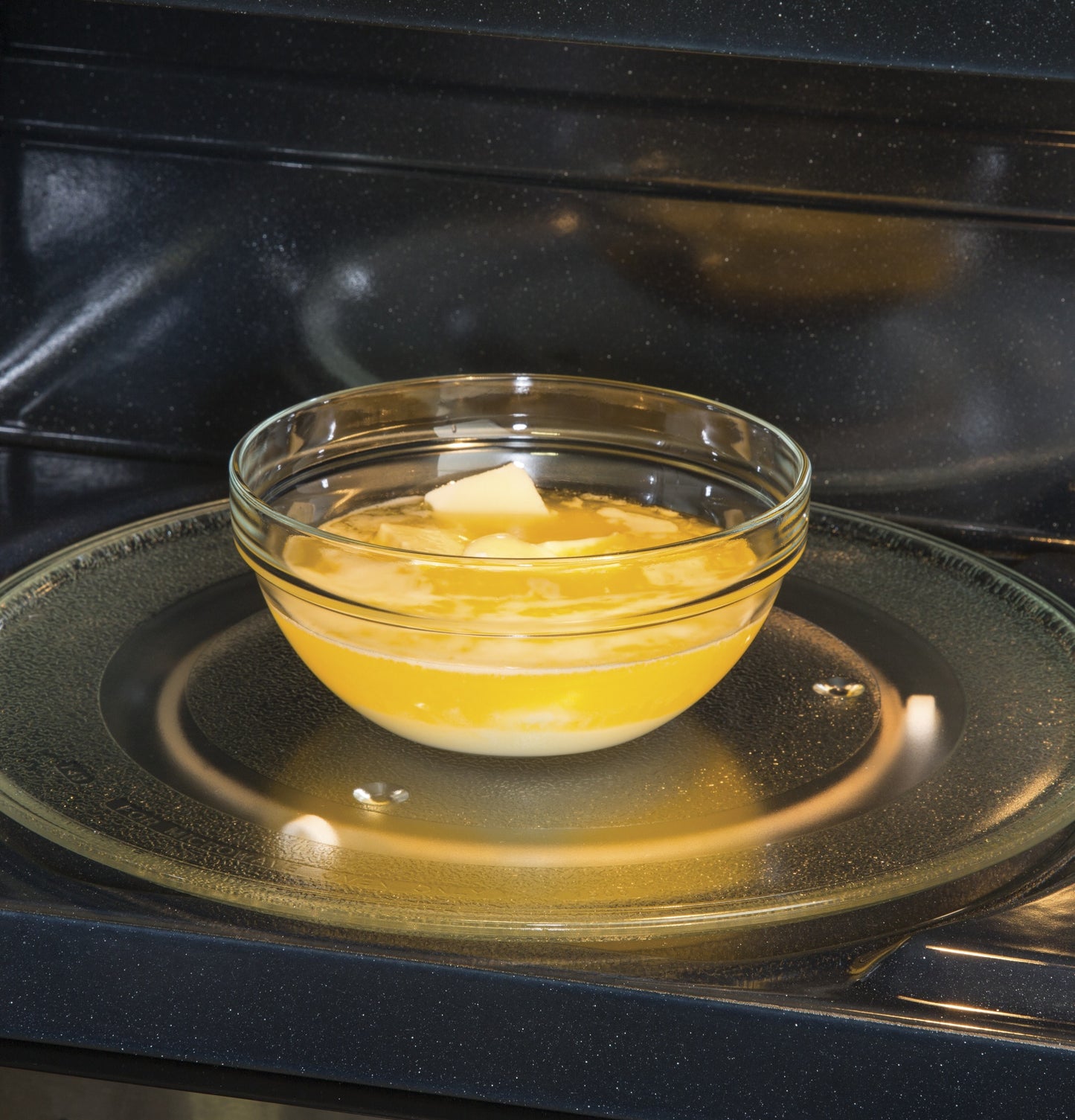 GE 1.9-cu ft 29.9-in Over-the-Range Microwave