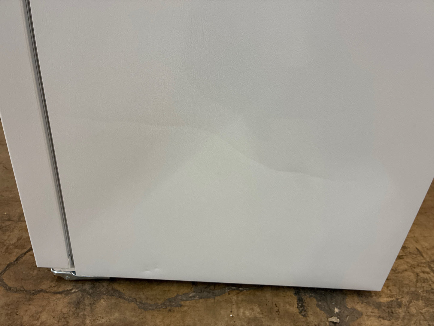 Frigidaire 18.2 cu.ft Top Freezer Refrigerator in White