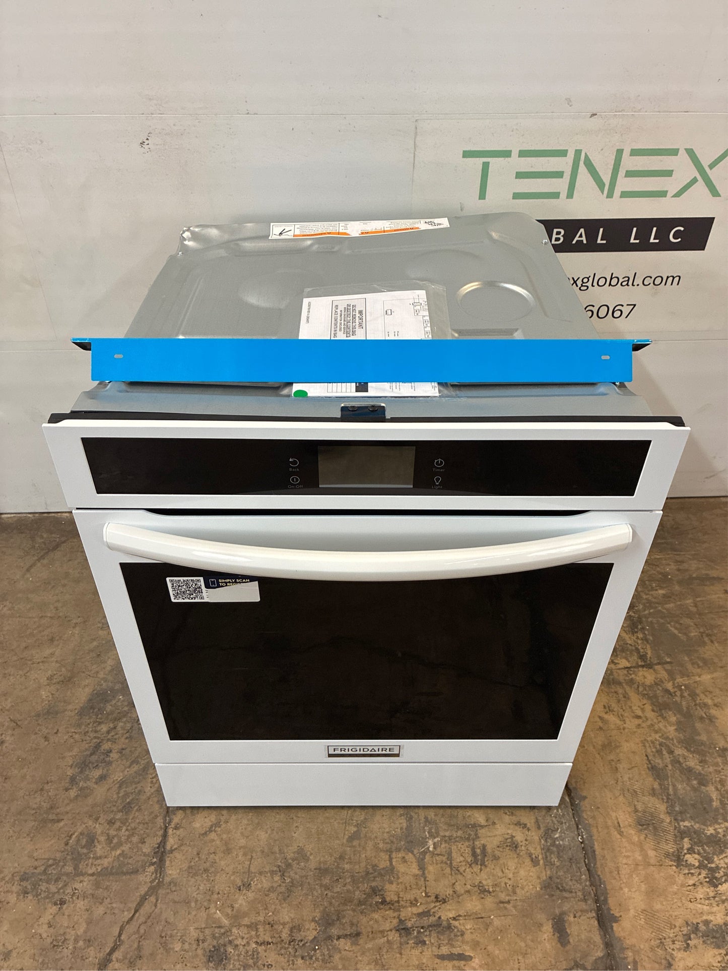 Frigidaire Gallery 24-in Electric Wall Oven, Air Fry