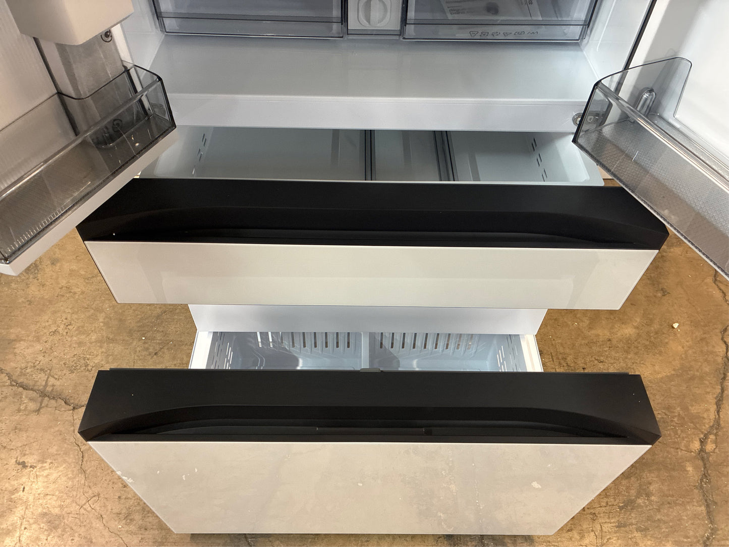 Bespoke 4-Door French Door Refrigerator, White Glass.