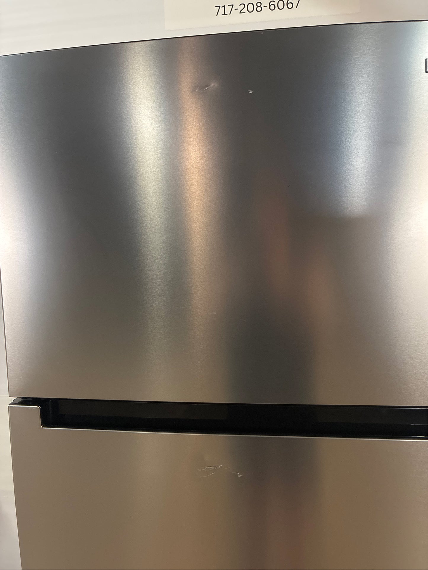 18 cu. ft. Top Freezer Fridge in SS Look