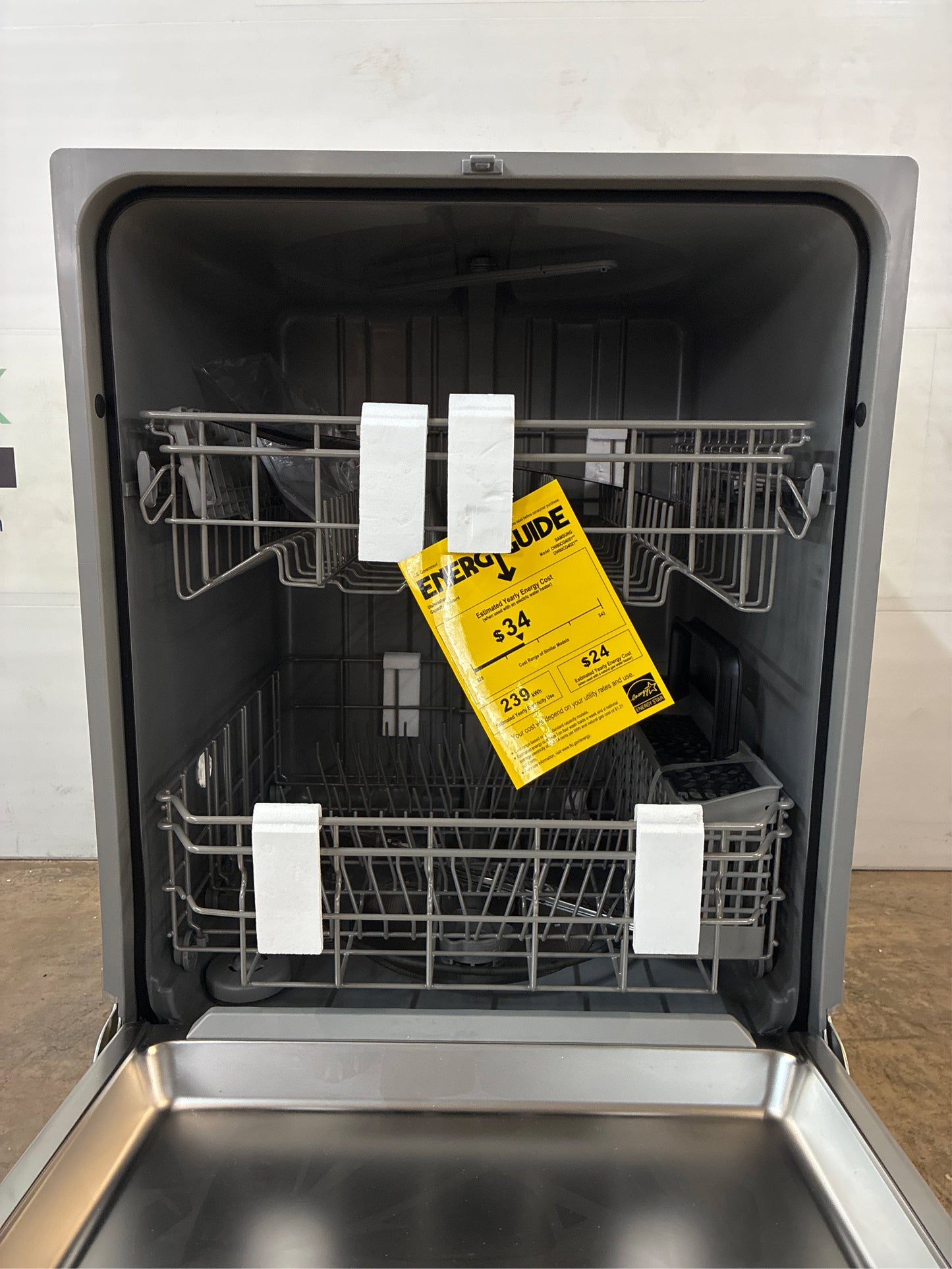 Samsung - Fingerprint-Resistant Dishwasher with Rack
