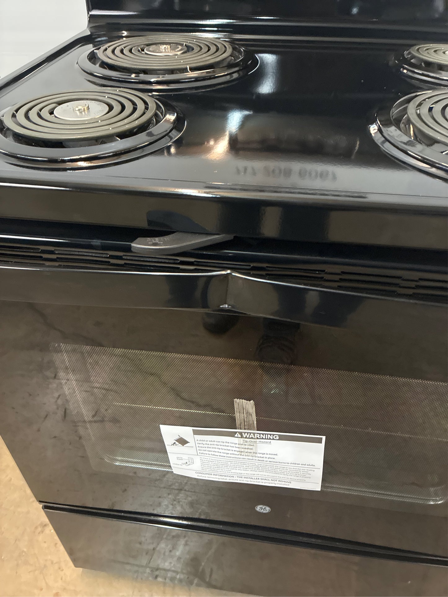 GE 30" 5-cu ft Electric Range (Black)