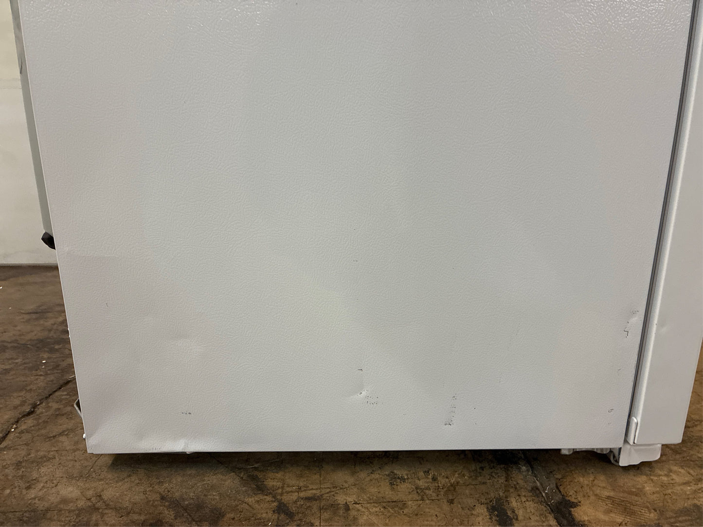 Frigidaire 27.6 in. 14 cu. ft. Top Freezer Refrigerator