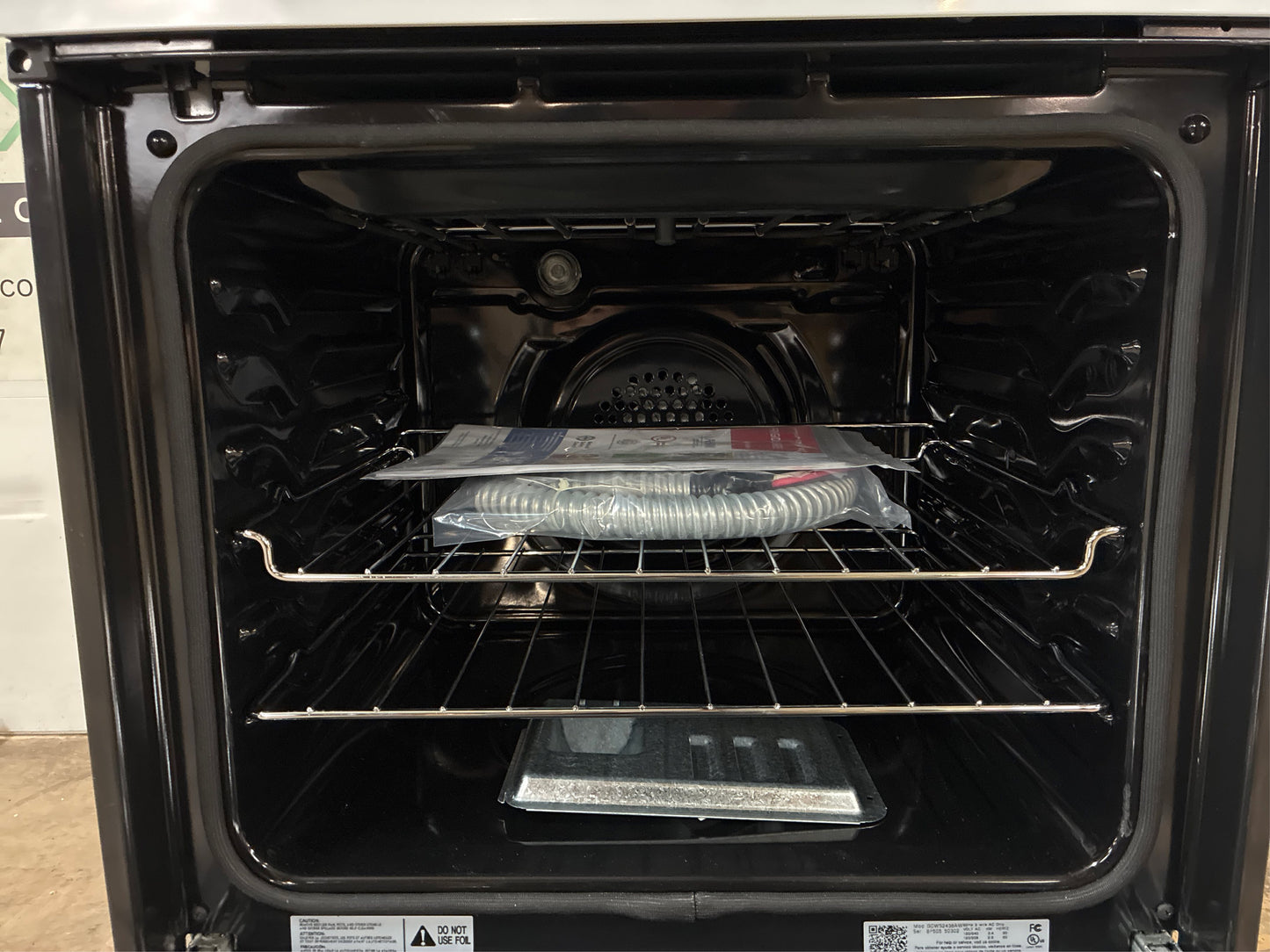 Frigidaire Gallery 24-in Electric Wall Oven, Air Fry
