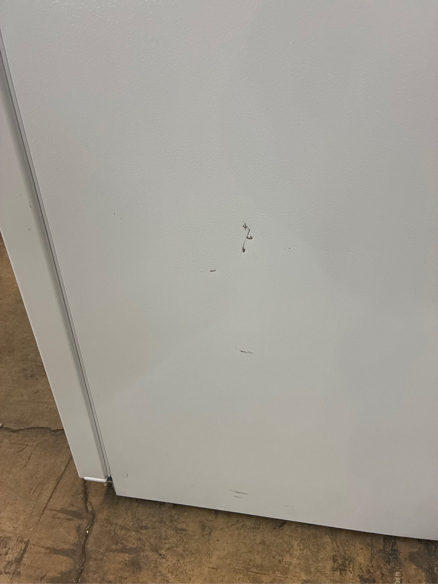 GE 14.1-cu ft Frost-free Upright Freezer