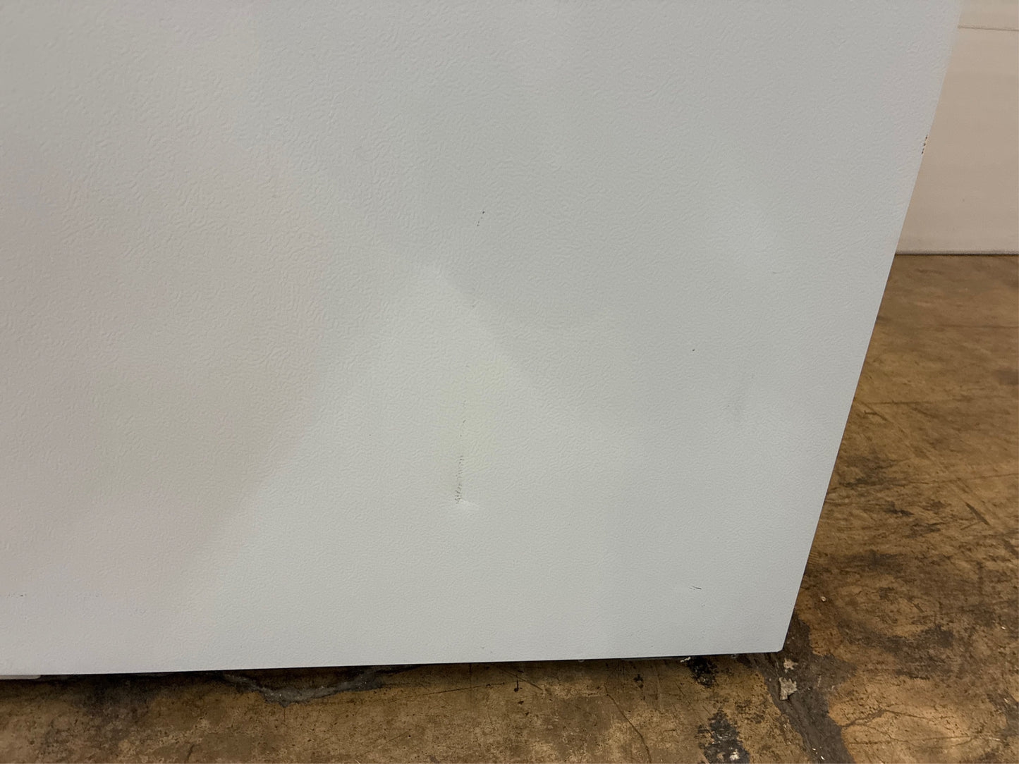 Frigidaire 27 in. 16 Cu. Ft. Top Freezer Refrigerator, White