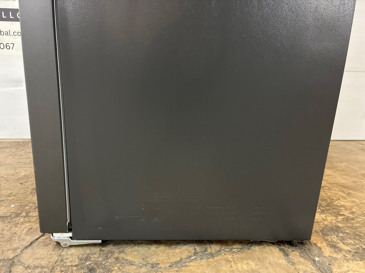 Frigidaire 32.6 in. Upright Freezer, 20 cu ft, Carbon