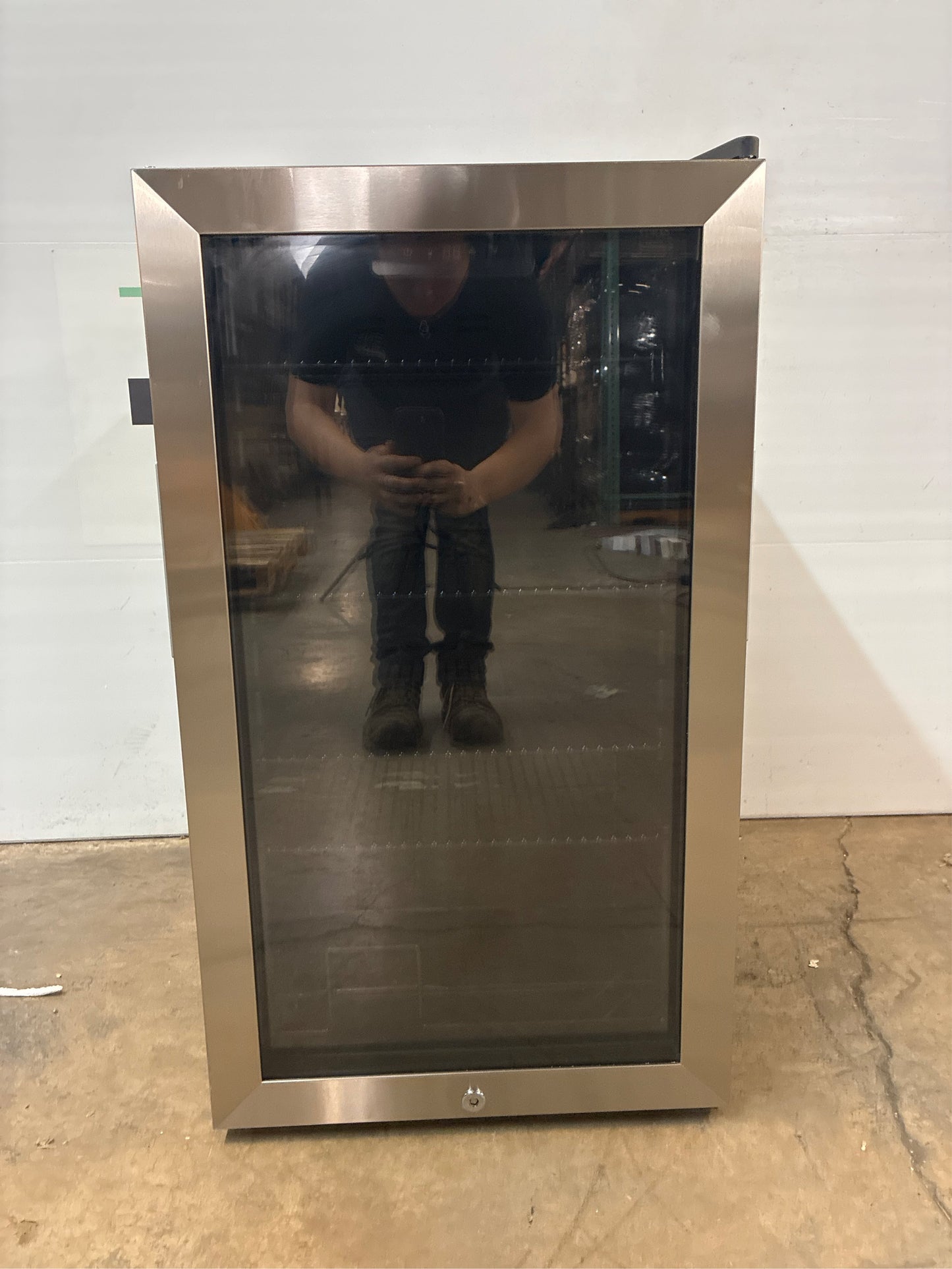 Sozt 17.5 in. Single Zone Beverage Refrigerator w/ Lock