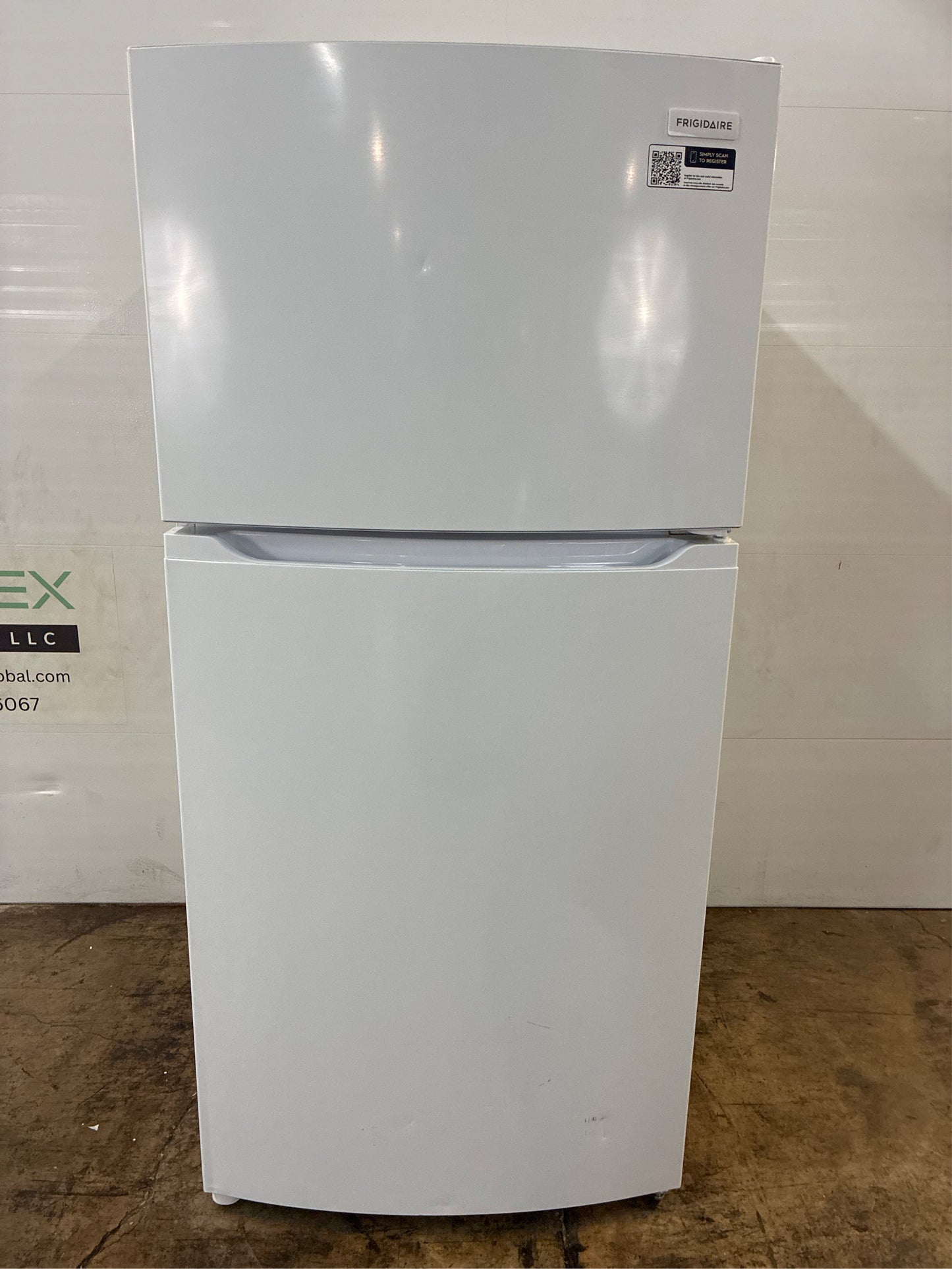 Frigidaire 27.6 in. 13.9 cu. ft. Top Freezer Refrigerator