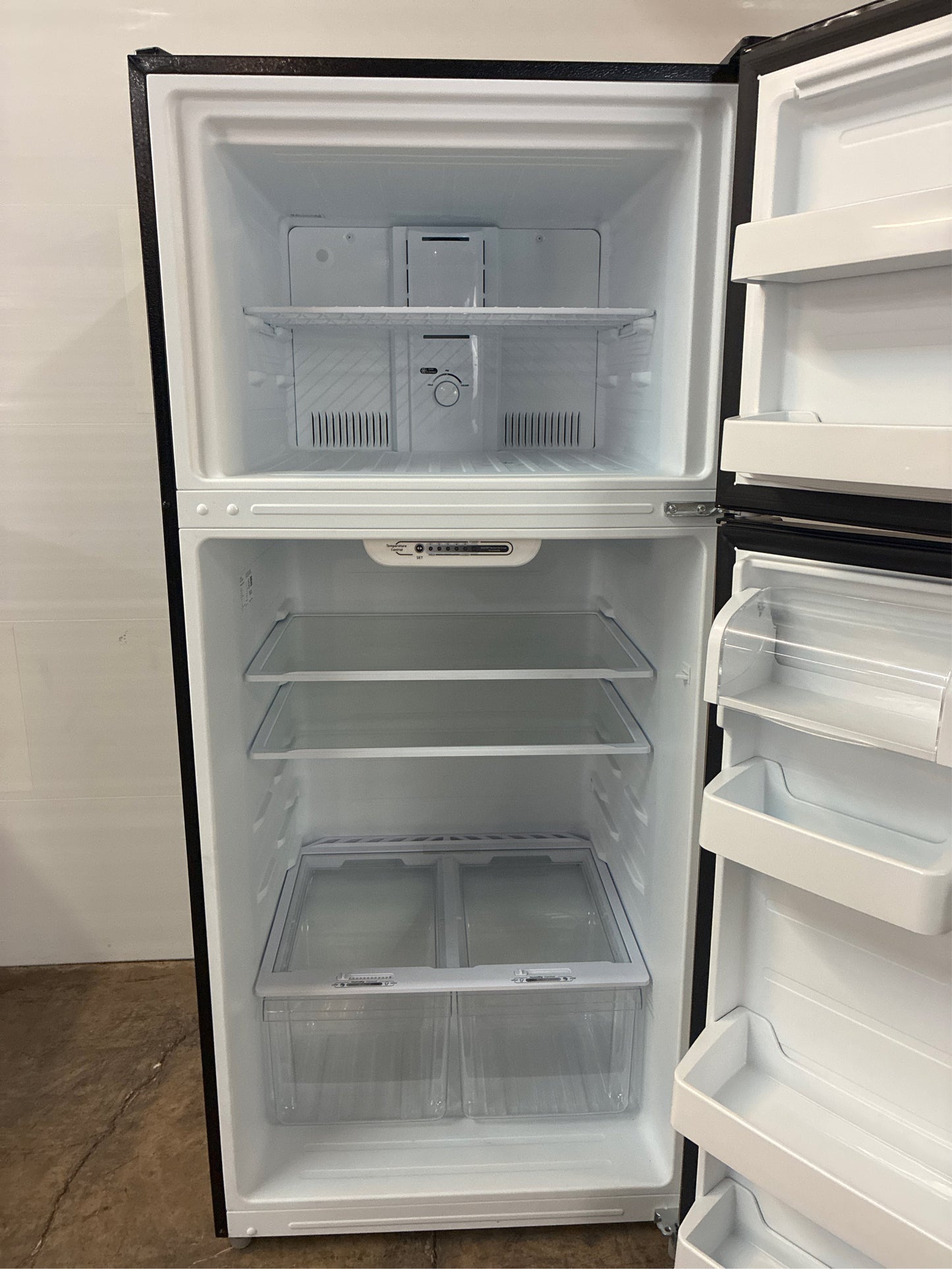 18 cu. ft. Top Freezer Fridge in SS Look