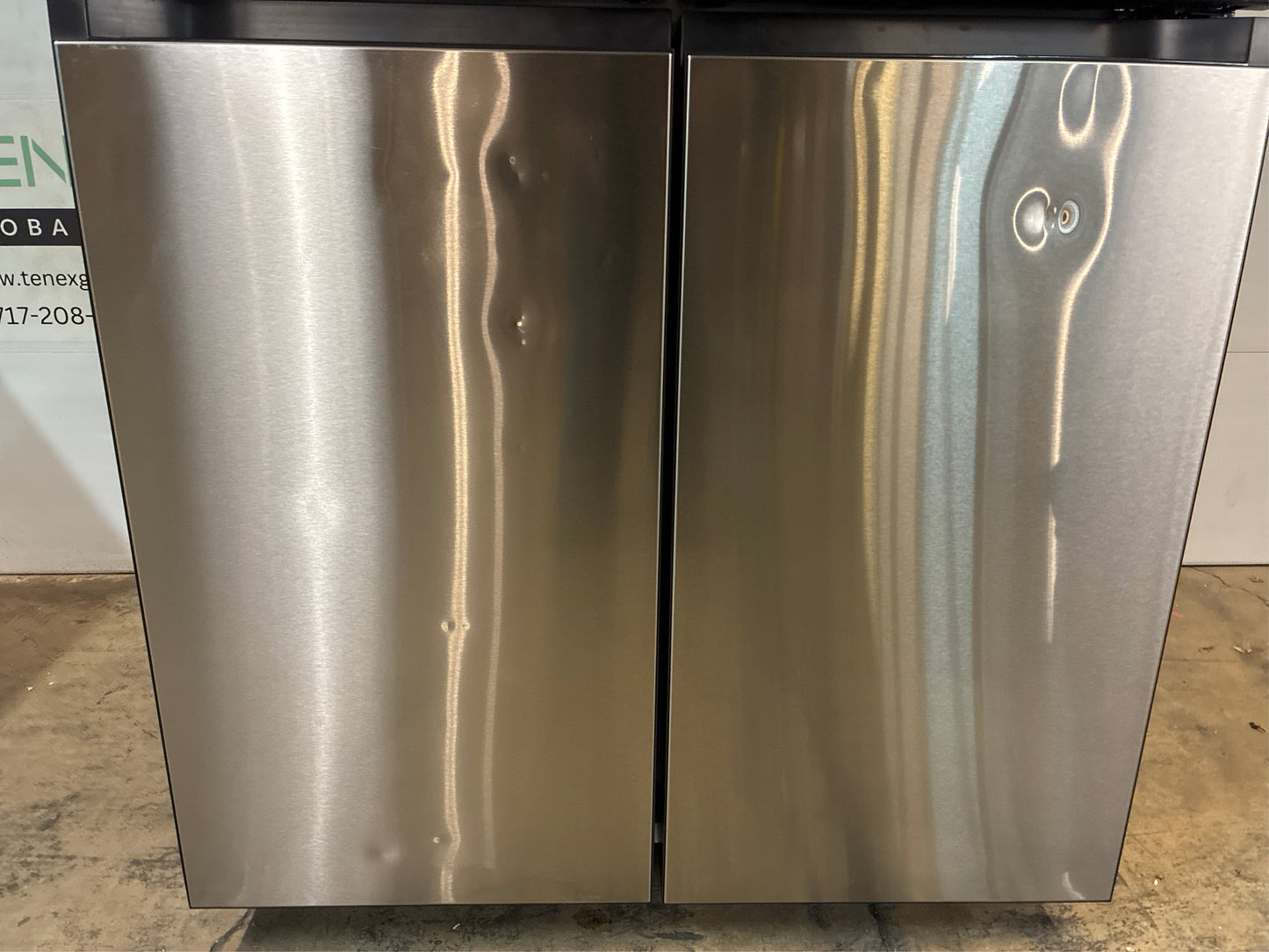 Samsung Bespoke 4-Door Flex Refrigerator with Hub+ Charcoal