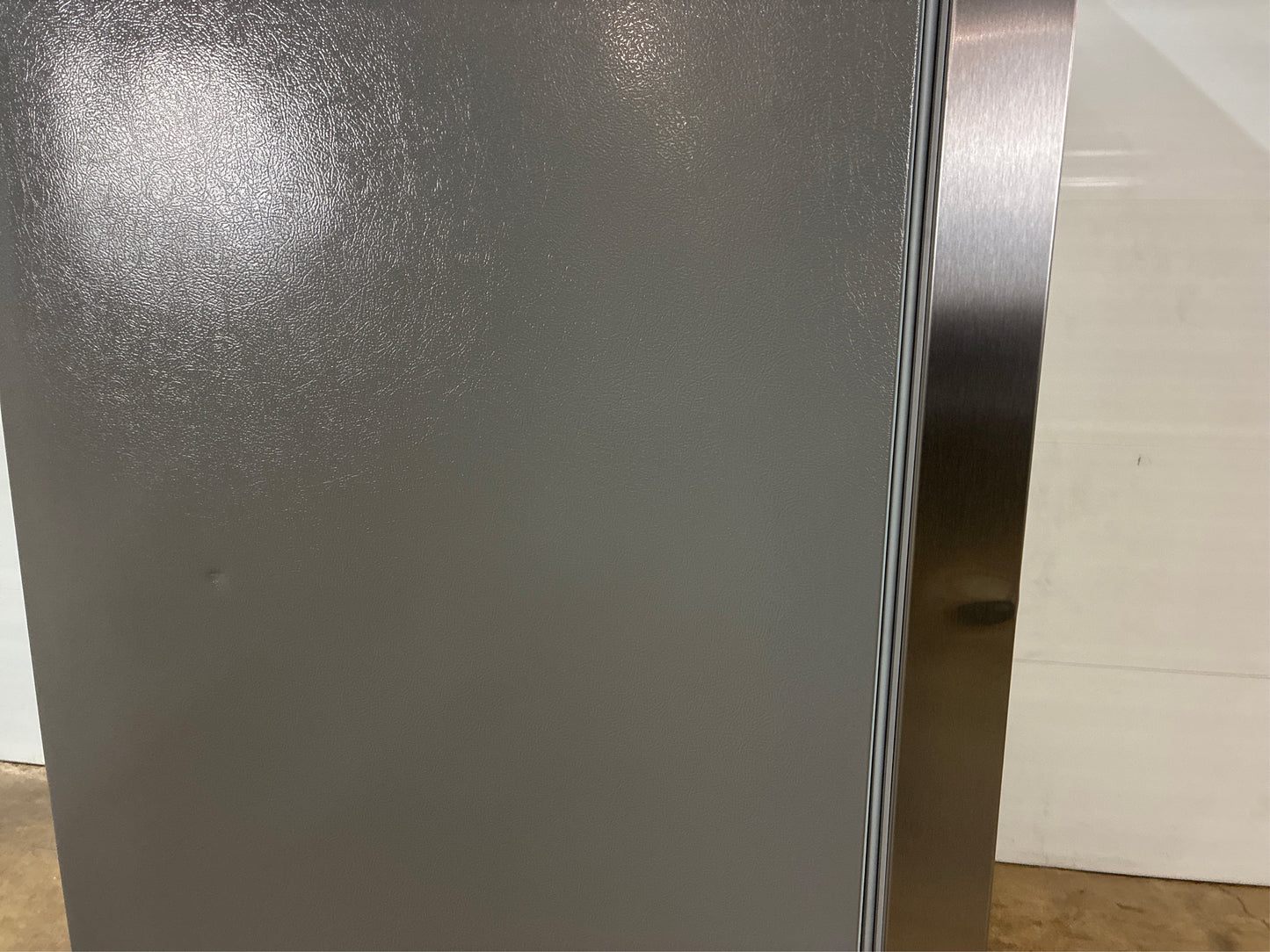 Frigidaire 22.3 cu ft Side-by-Side Refrigerator