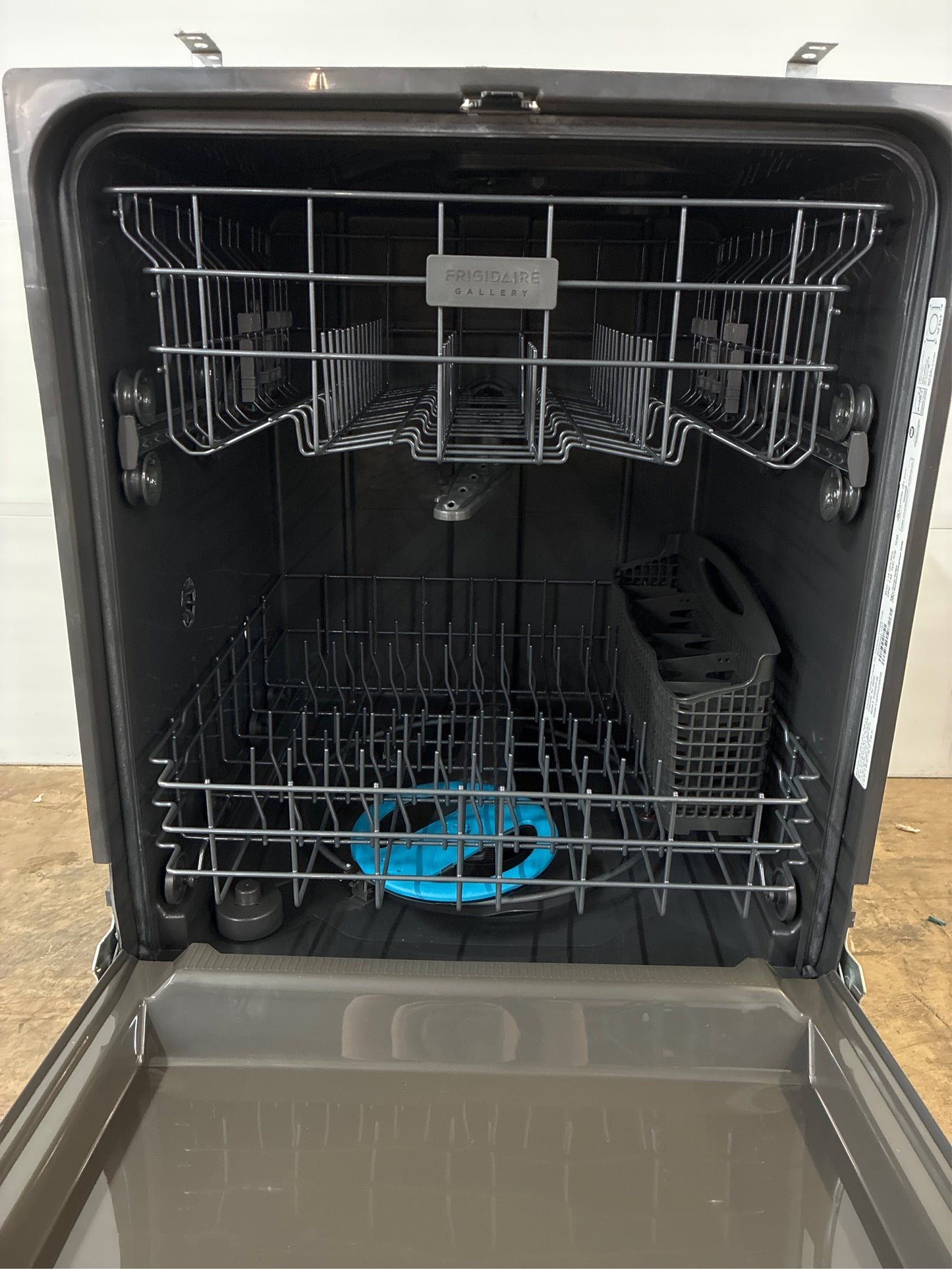 Frigidaire 24-in Dishwasher, 52-dBA