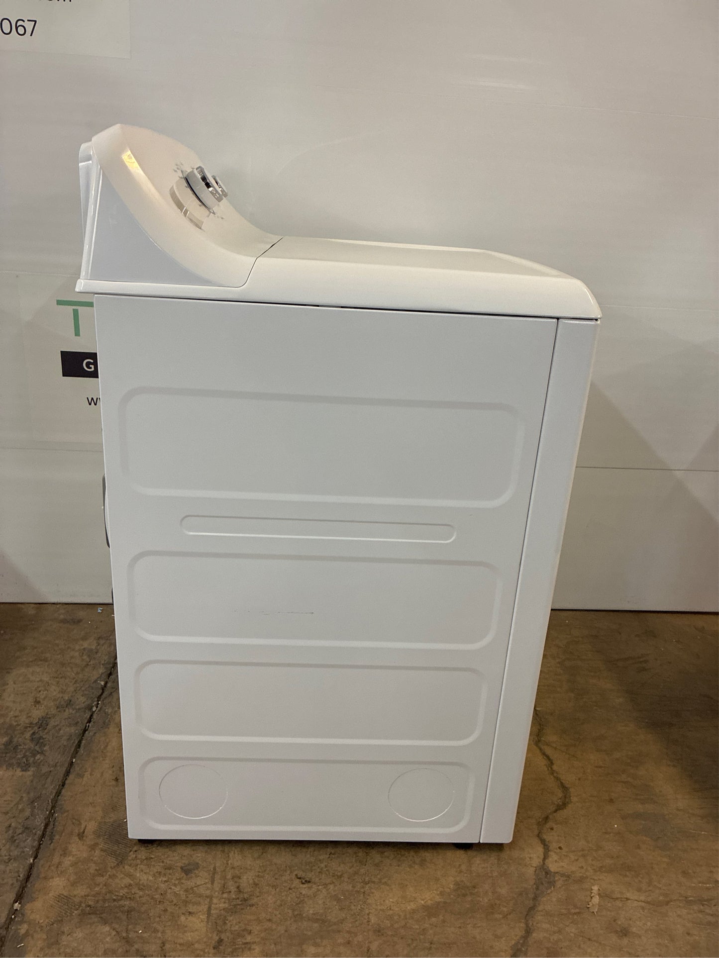 GE 6.2-cu ft Vented Electric Dryer (White)