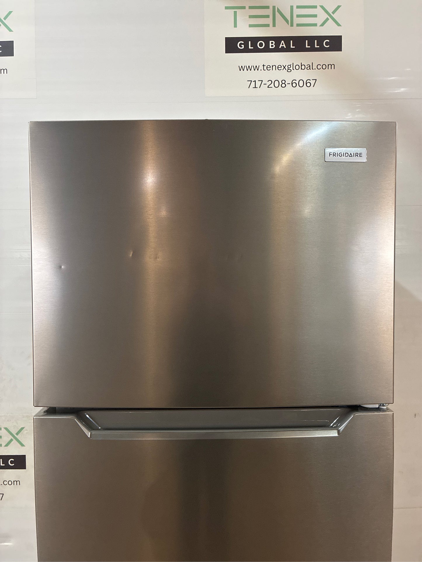 Frigidaire 17.6 cu ft Top-Freezer Refrigerator