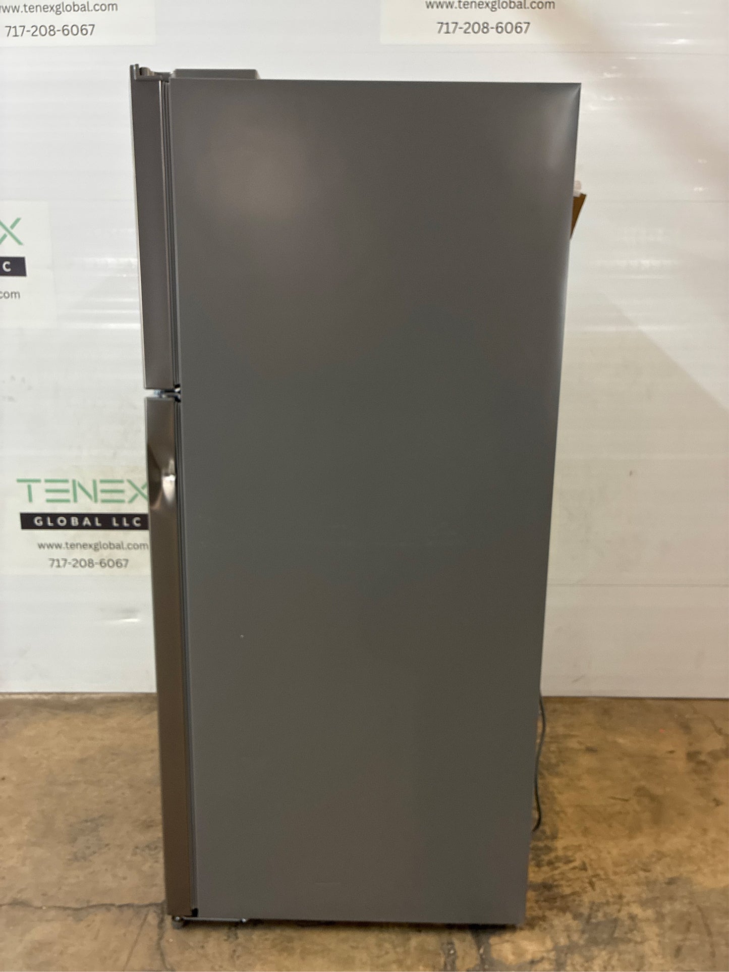 Frigidaire 17.6 cu ft Top-Freezer Refrigerator