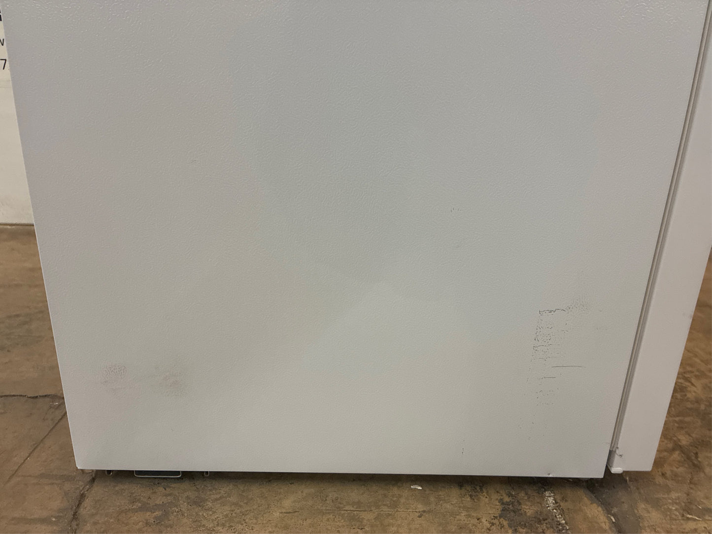 Frigidaire 27 in. 16.0 Cu. Ft. Top Freezer Refrigerator White