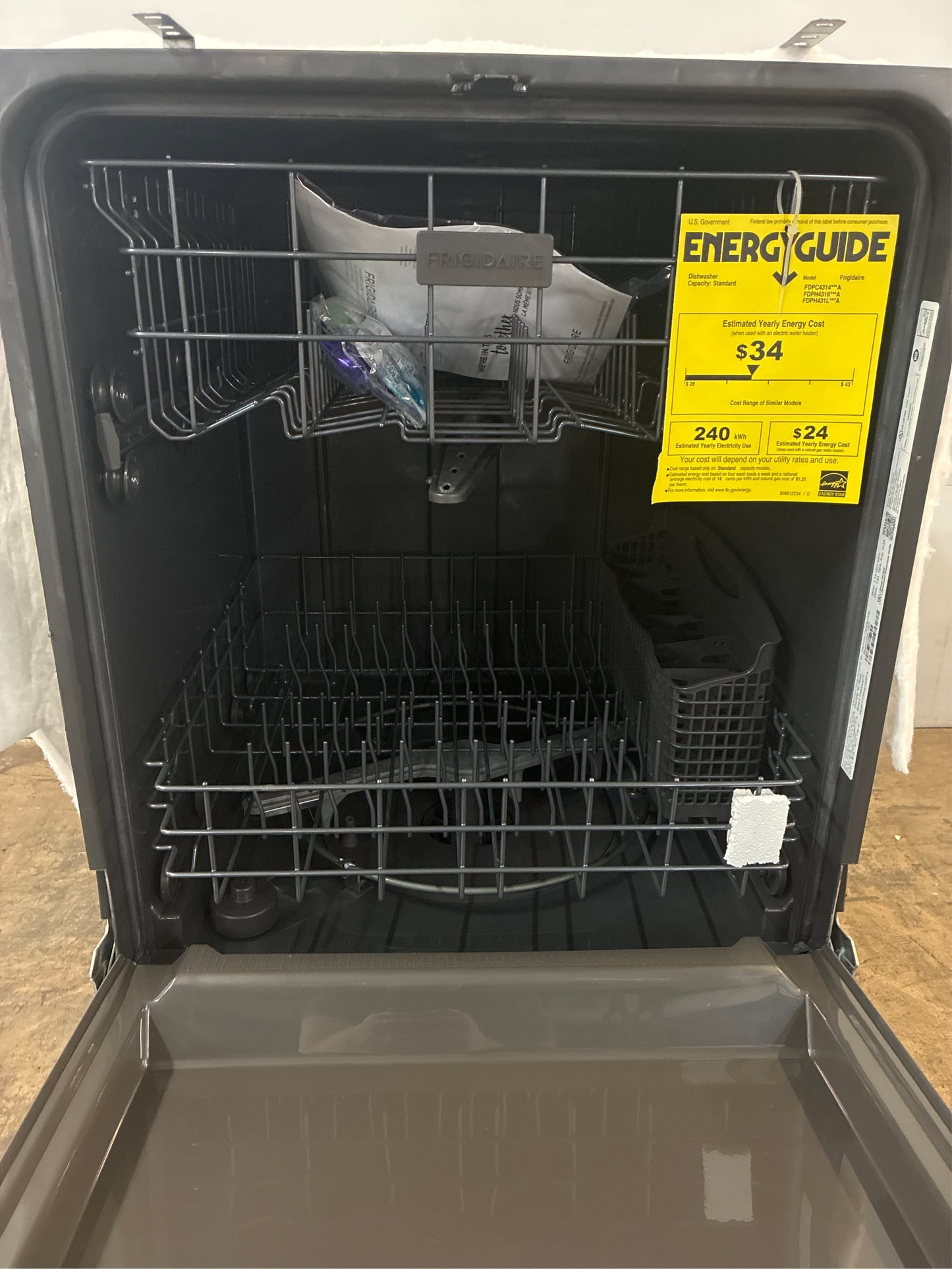 Frigidaire 24" Top Control Dishwasher 4-cycle
