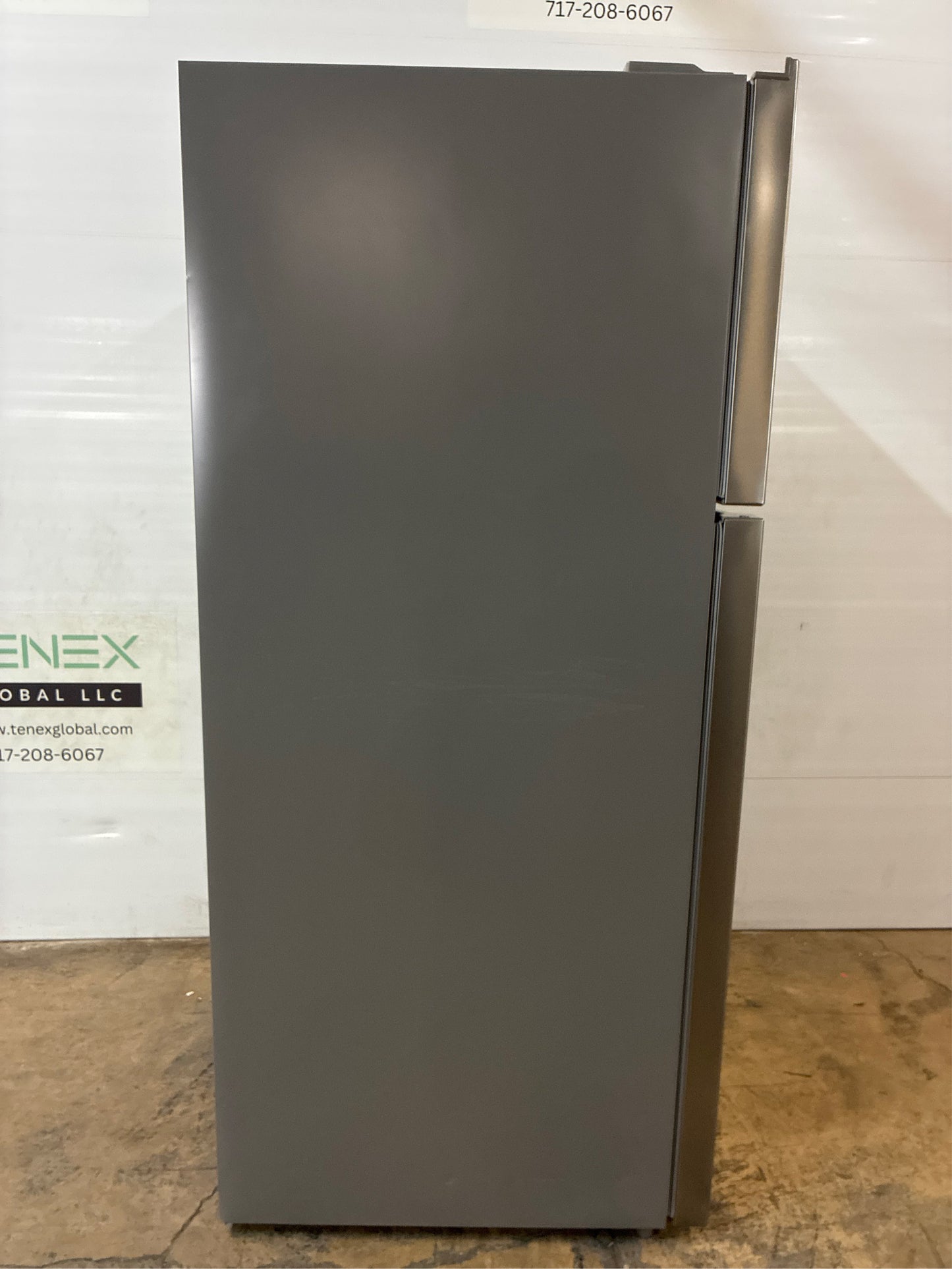 Frigidaire 17.6 cu ft Top-Freezer Refrigerator