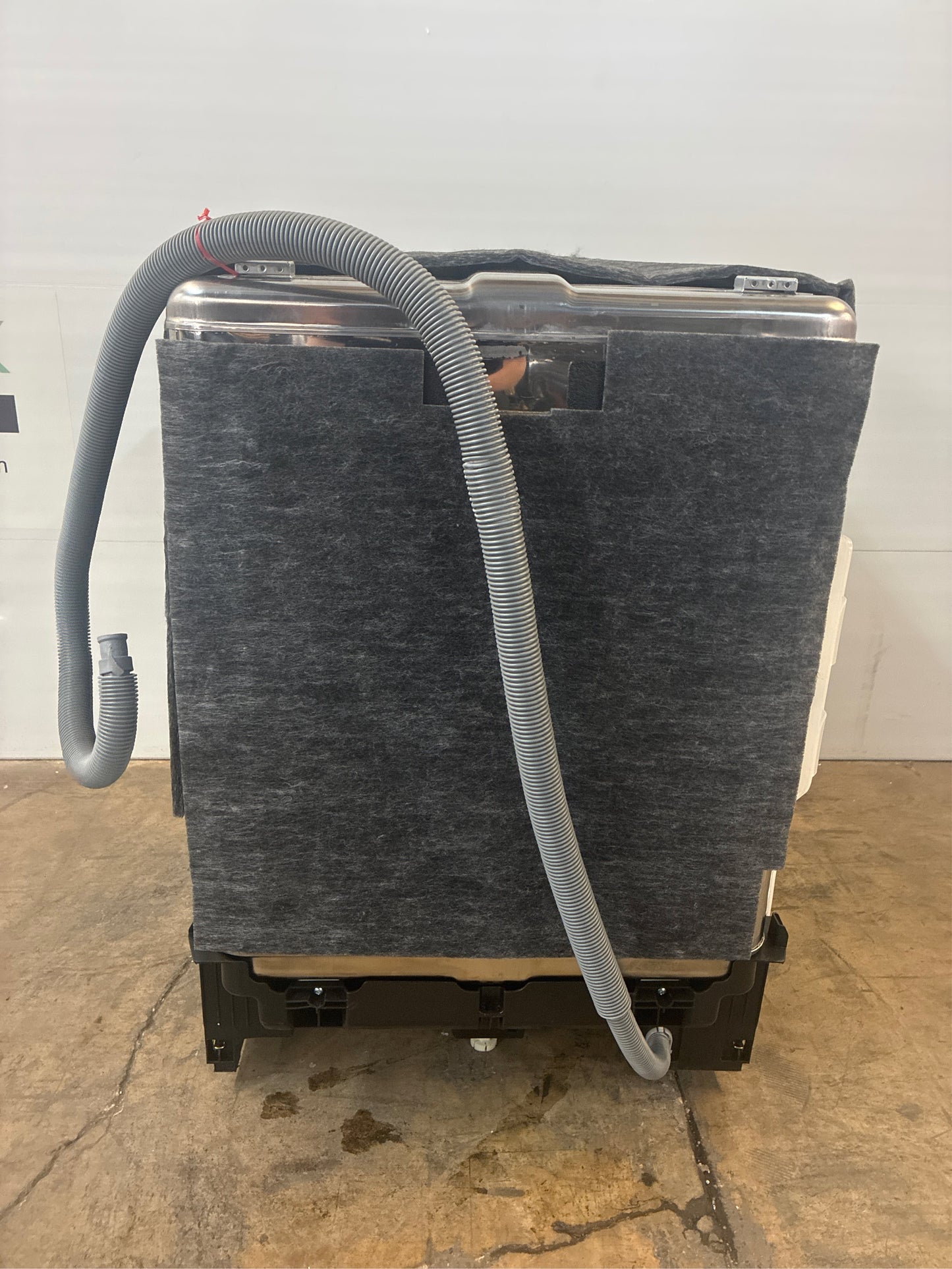 LG 24" Front Control Dishwasher, 52-dBA.