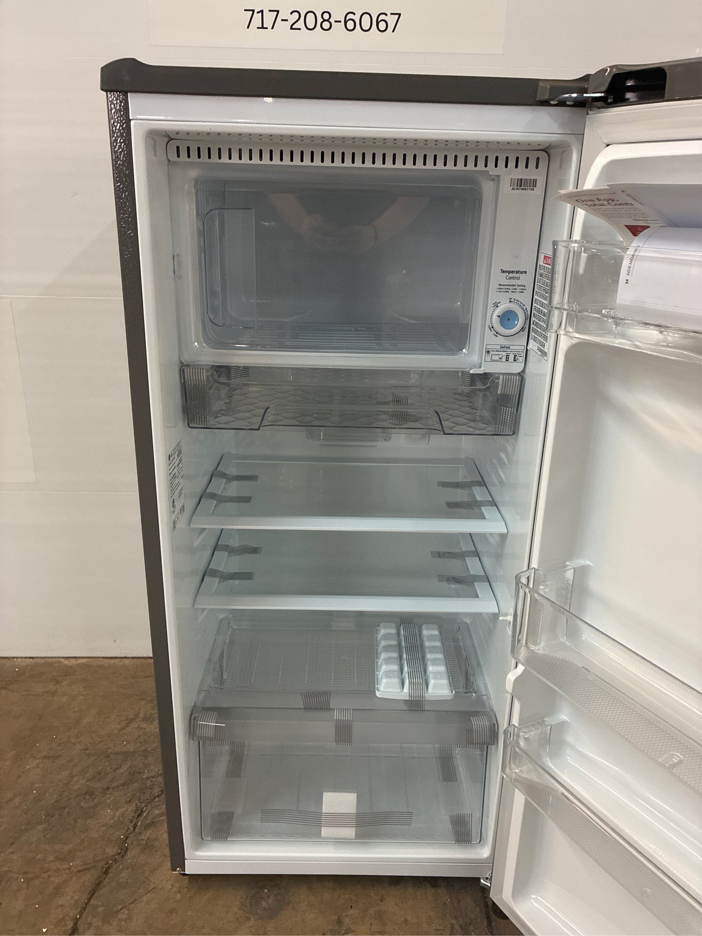 LG 5.79-cu ft Mini Refrigerator with Freezer