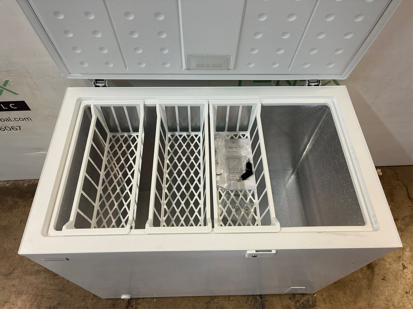 Vissani Hubspace 8.8 cu. ft. Chest Freezer with LED