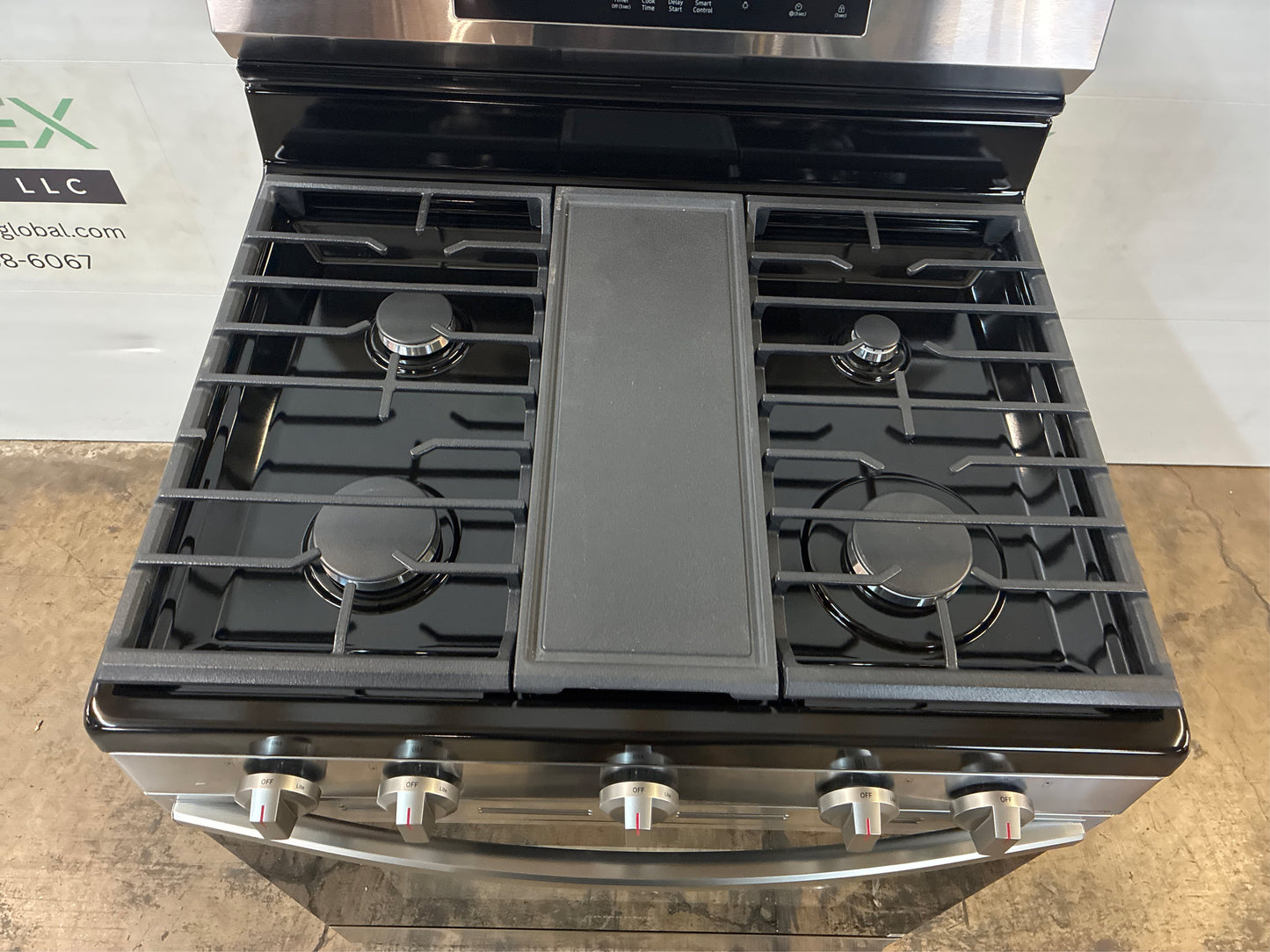 Samsung 6.0 cu. ft. Gas Range with Griddle