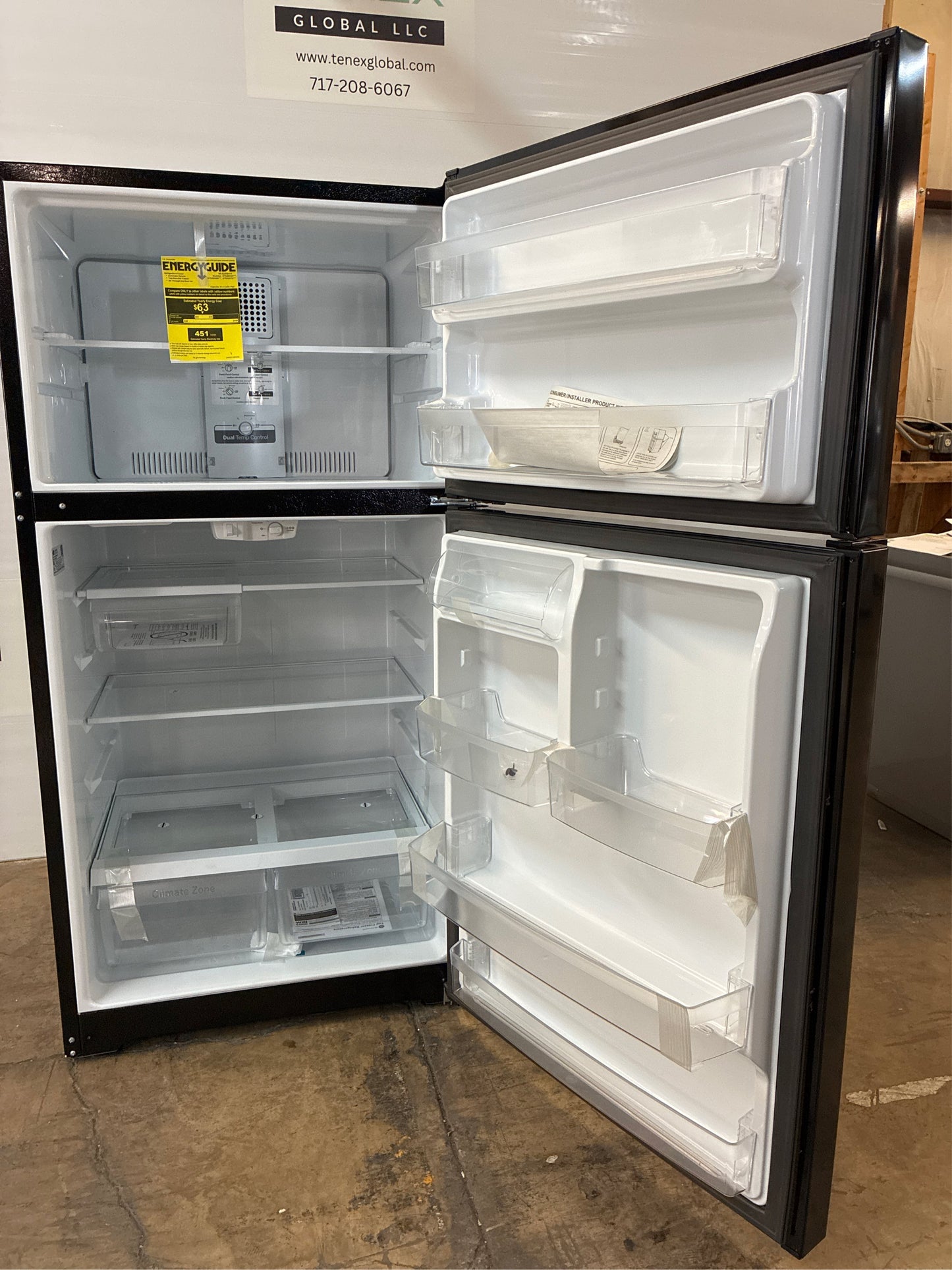 GE 21.9-cu ft Top-Freezer Fridge (Black)