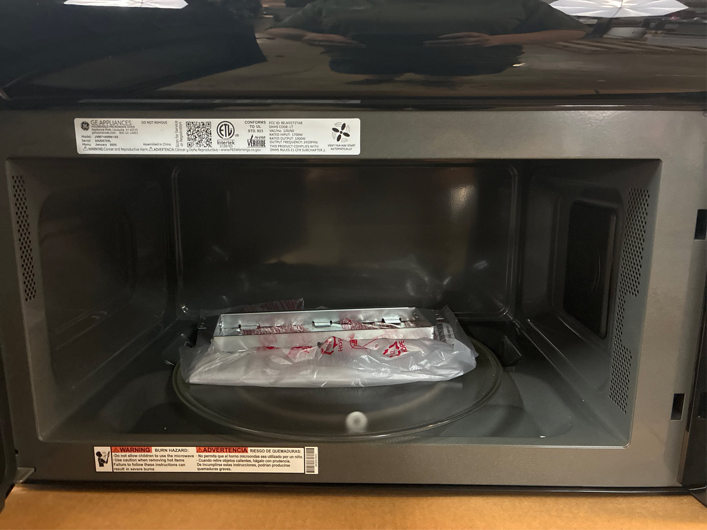 GE 1.9-cu ft 29.9-in Over-the-Range Microwave
