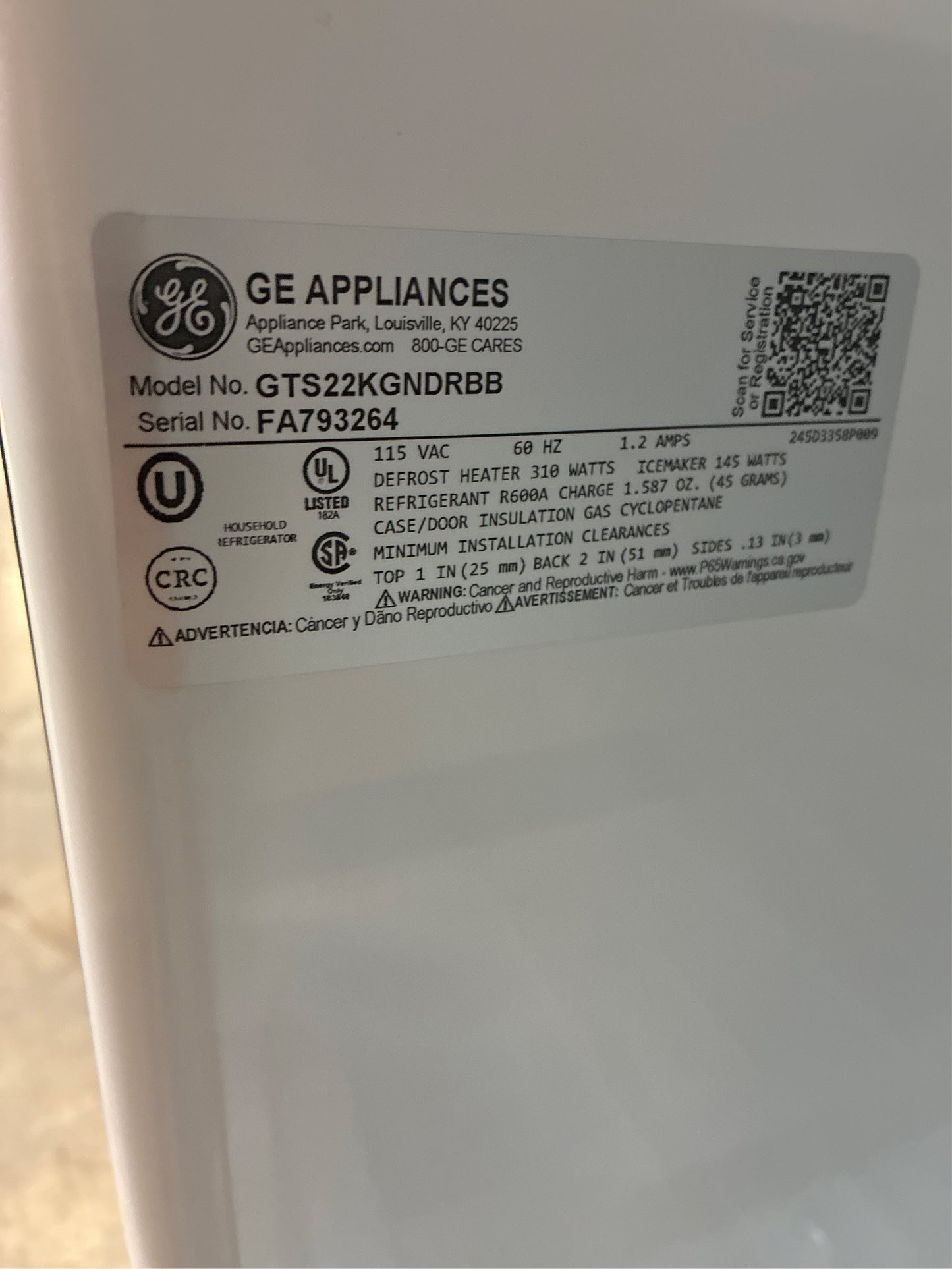 GE 21.9-cu ft Top-Freezer Fridge (Black)