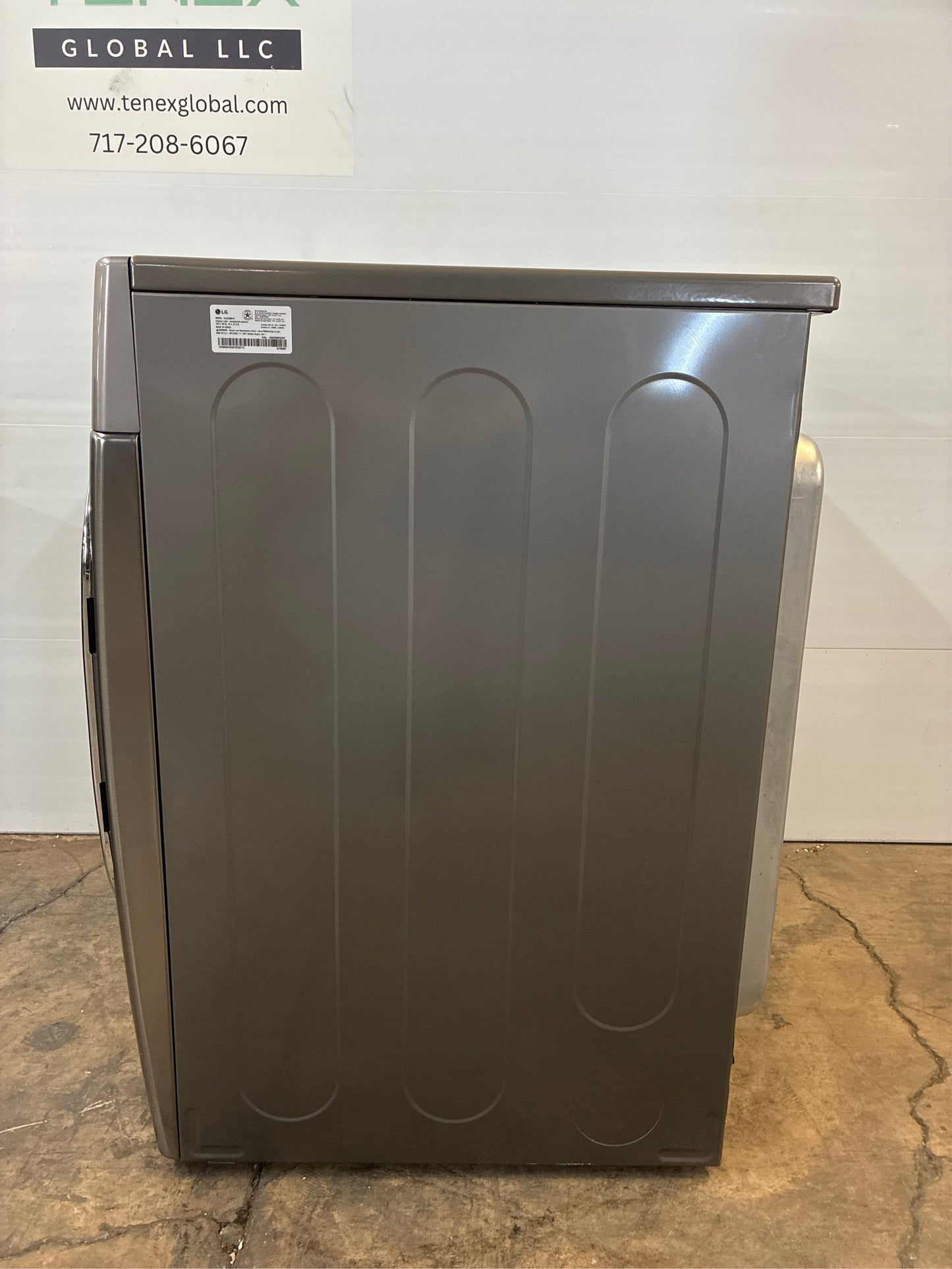 LG TurboSteam 9-cu ft Gas Dryer, Black Steel.