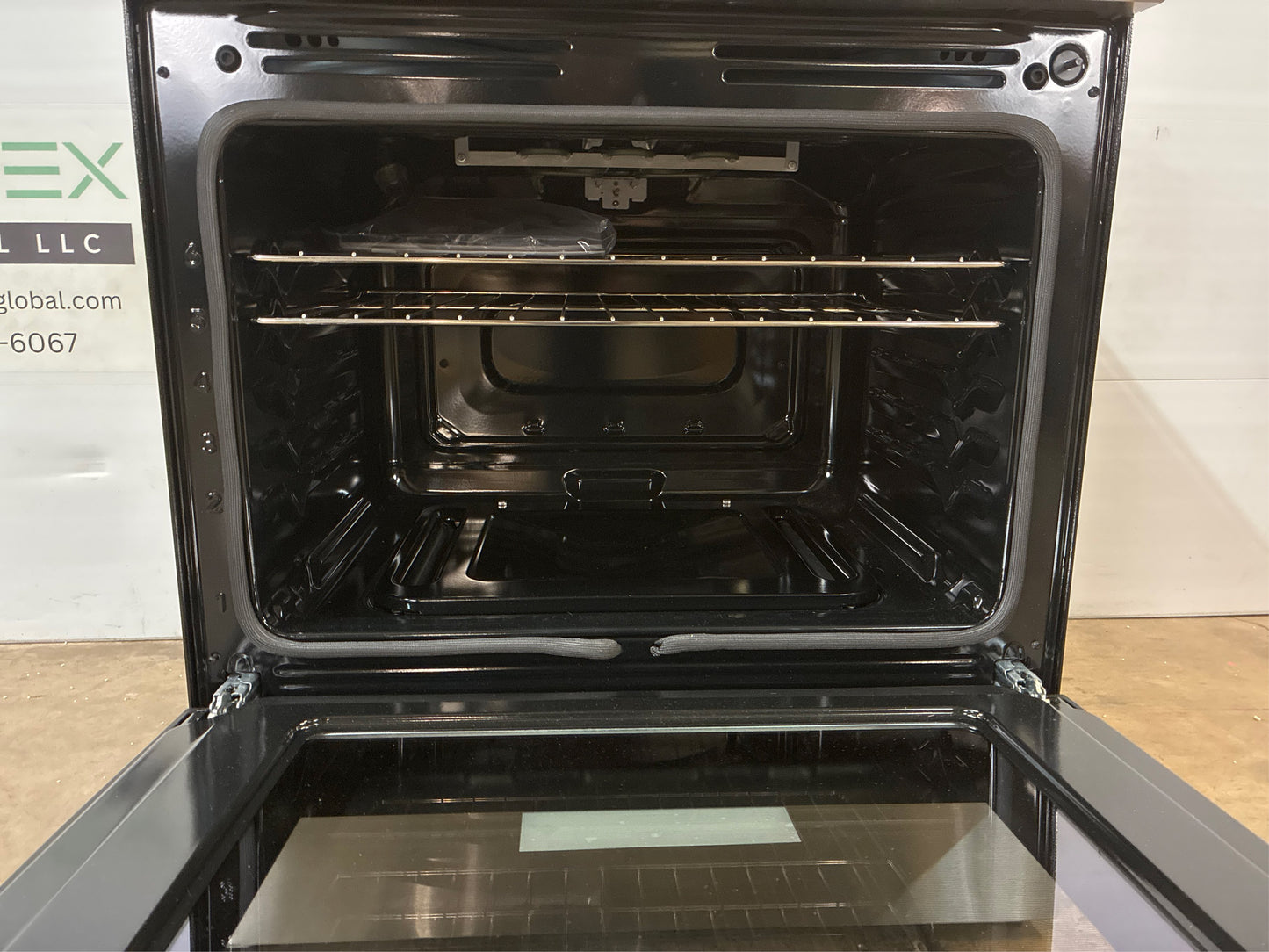 Frigidaire 30-in Gas Range with Steam Clean