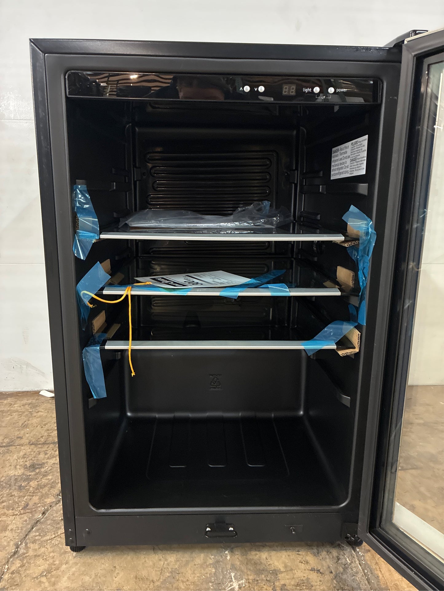 Frigidaire 22" Single Zone 138-Can Beverage Cooler