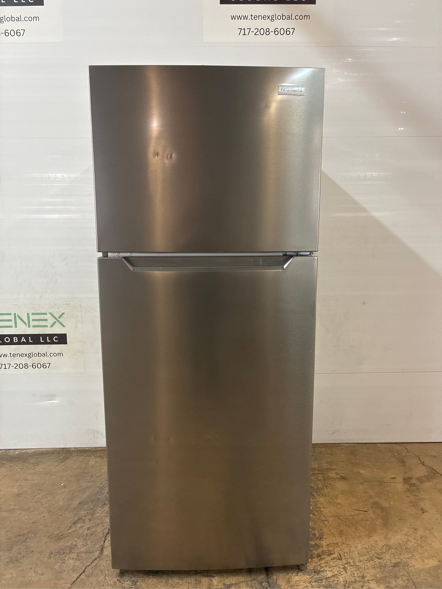 Frigidaire 17.6 cu ft Top-Freezer Refrigerator