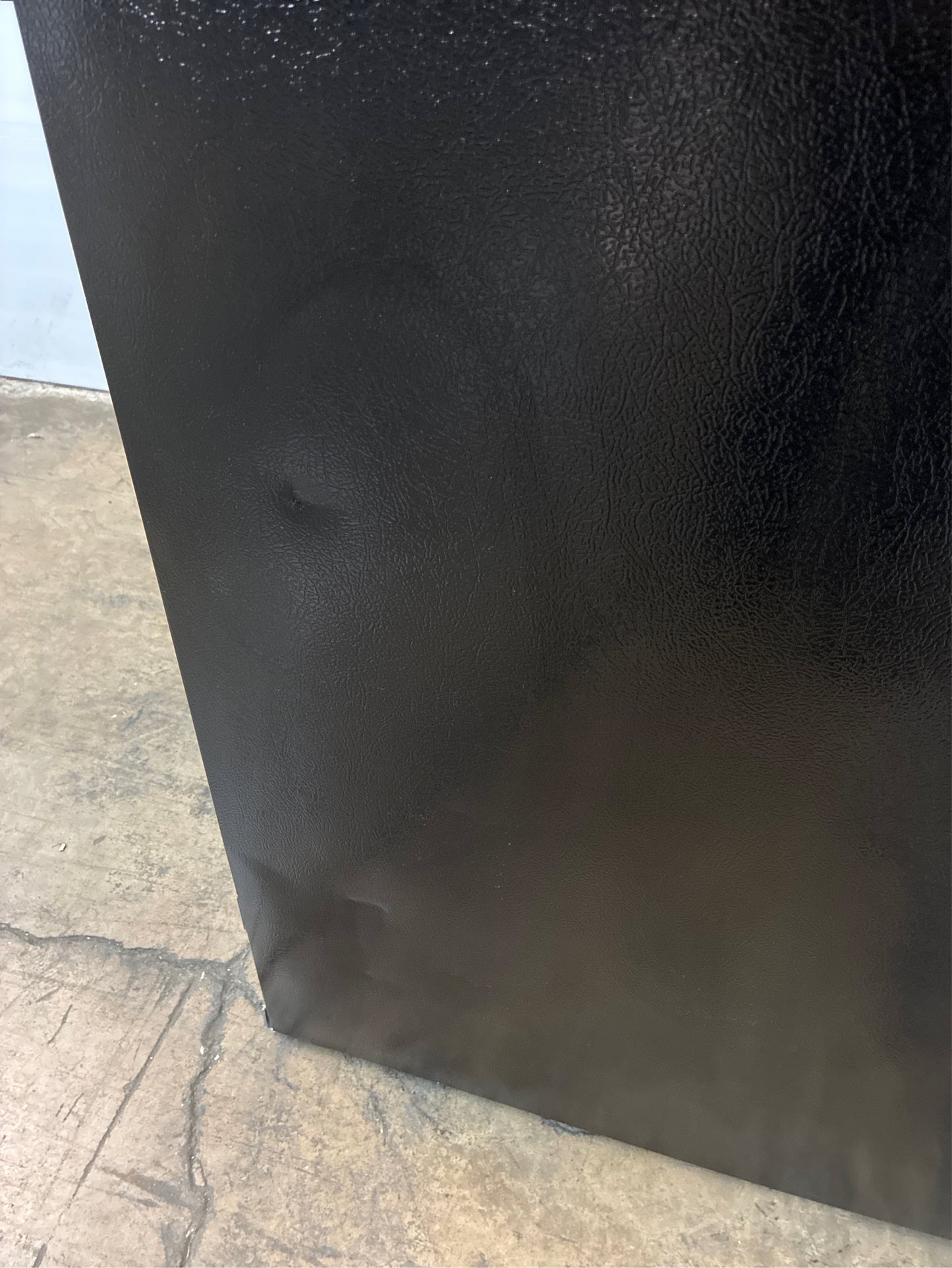 Frigidaire 22.3 cu. ft. 33'' Side by Side Fridge, Black