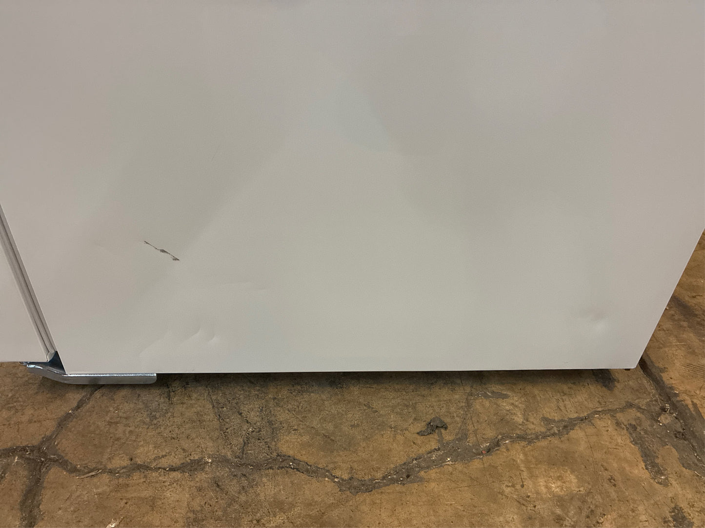 Frigidaire 27.8in 16 cu.ft Frost Free Freezer