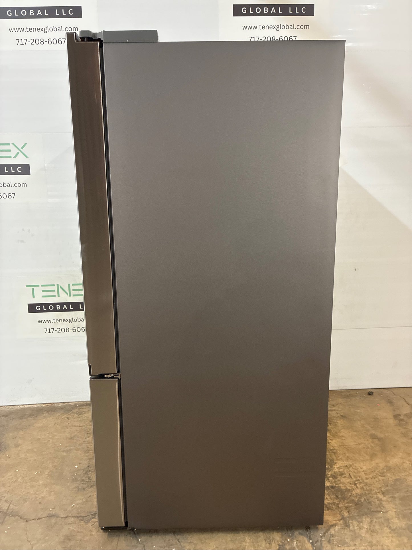 Samsung 32 cu. ft. French Door Refrigerator w Ice Maker SS