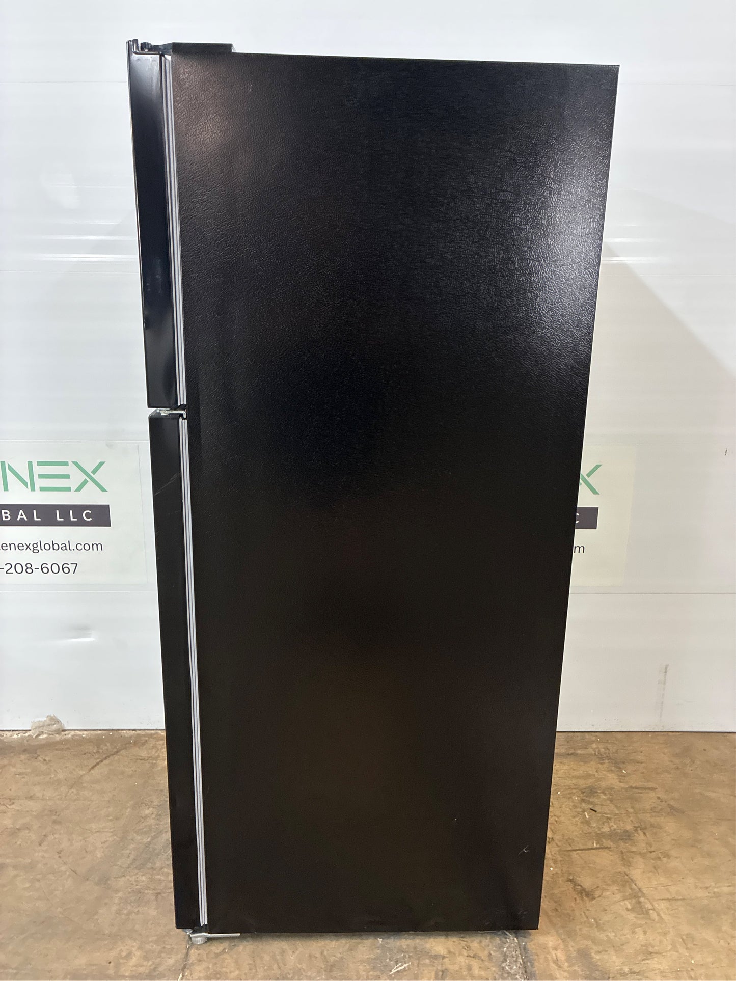 10.1 cu. ft. Top Freezer Refrigerator - Black