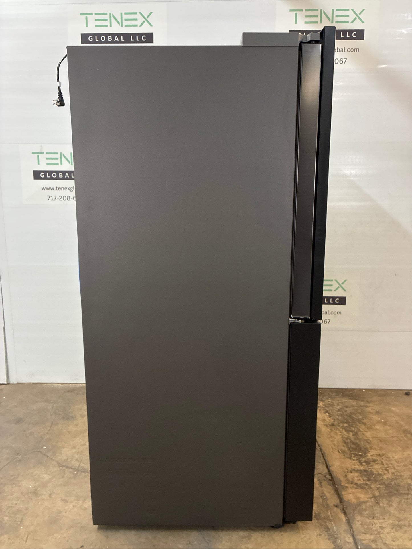 Samsung Bespoke 4-Door Flex Refrigerator with Beverage Center