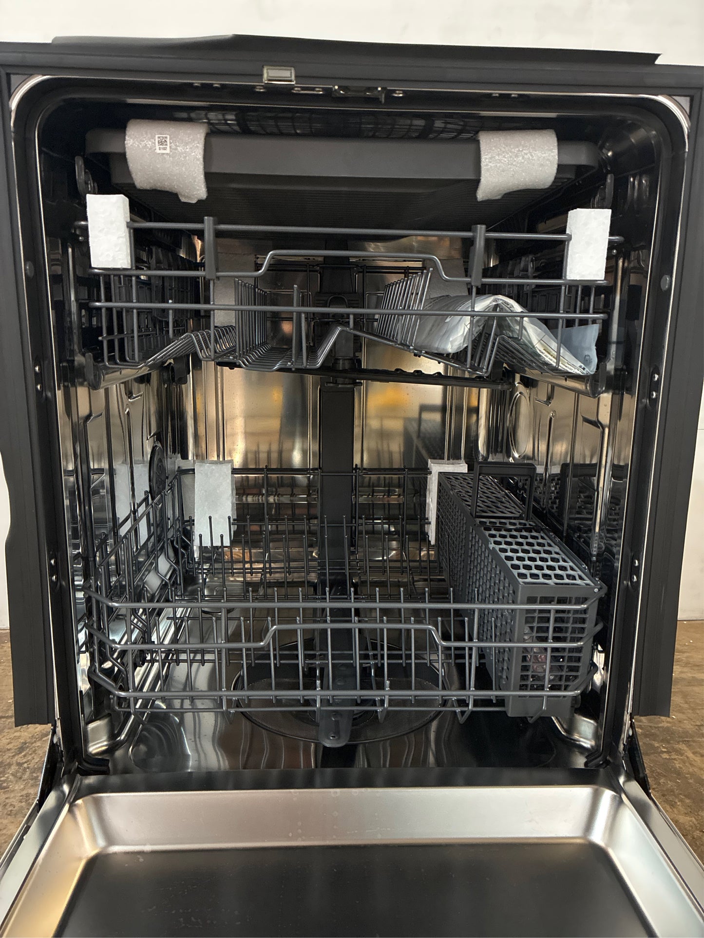 LG 24" Front Control Built-in Dishwasher
