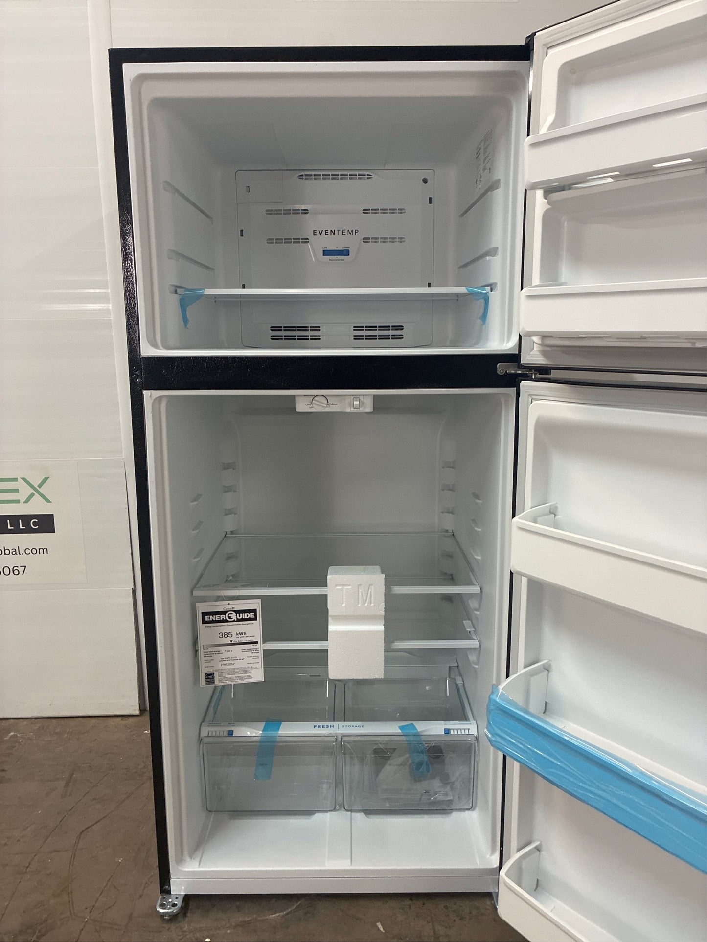 Frigidaire 30 in. Top Freezer Refrigerator Black