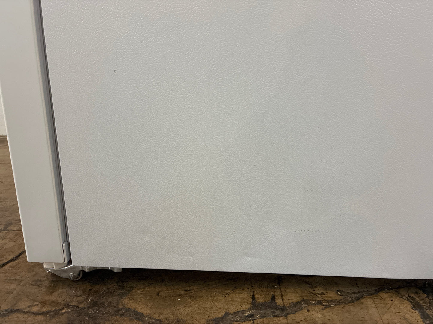 Frigidaire 27.6 in. 13.9 cu. ft. Top Freezer Refrigerator