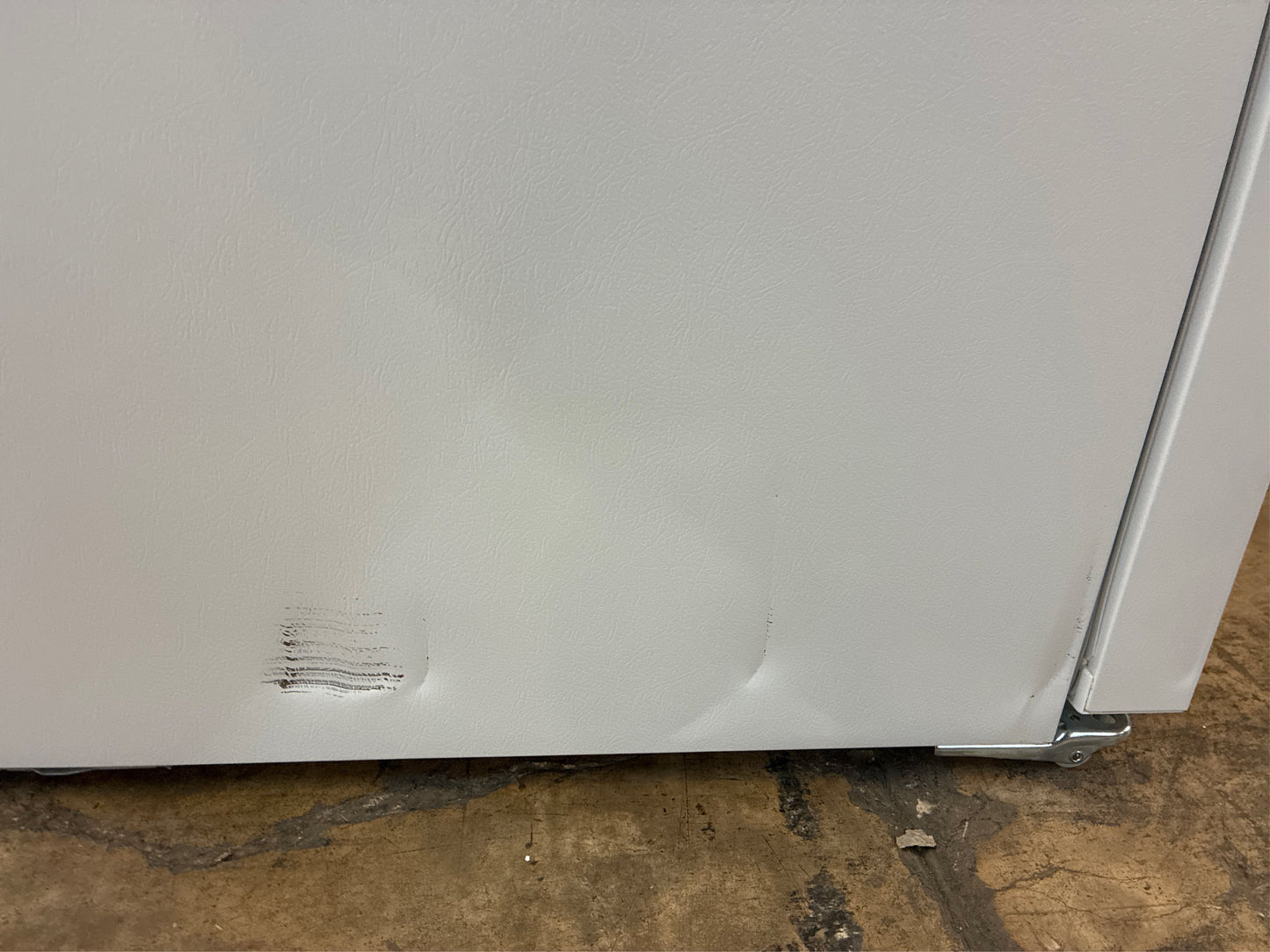 Frigidaire 18.2 cu.ft Top Freezer Refrigerator in White