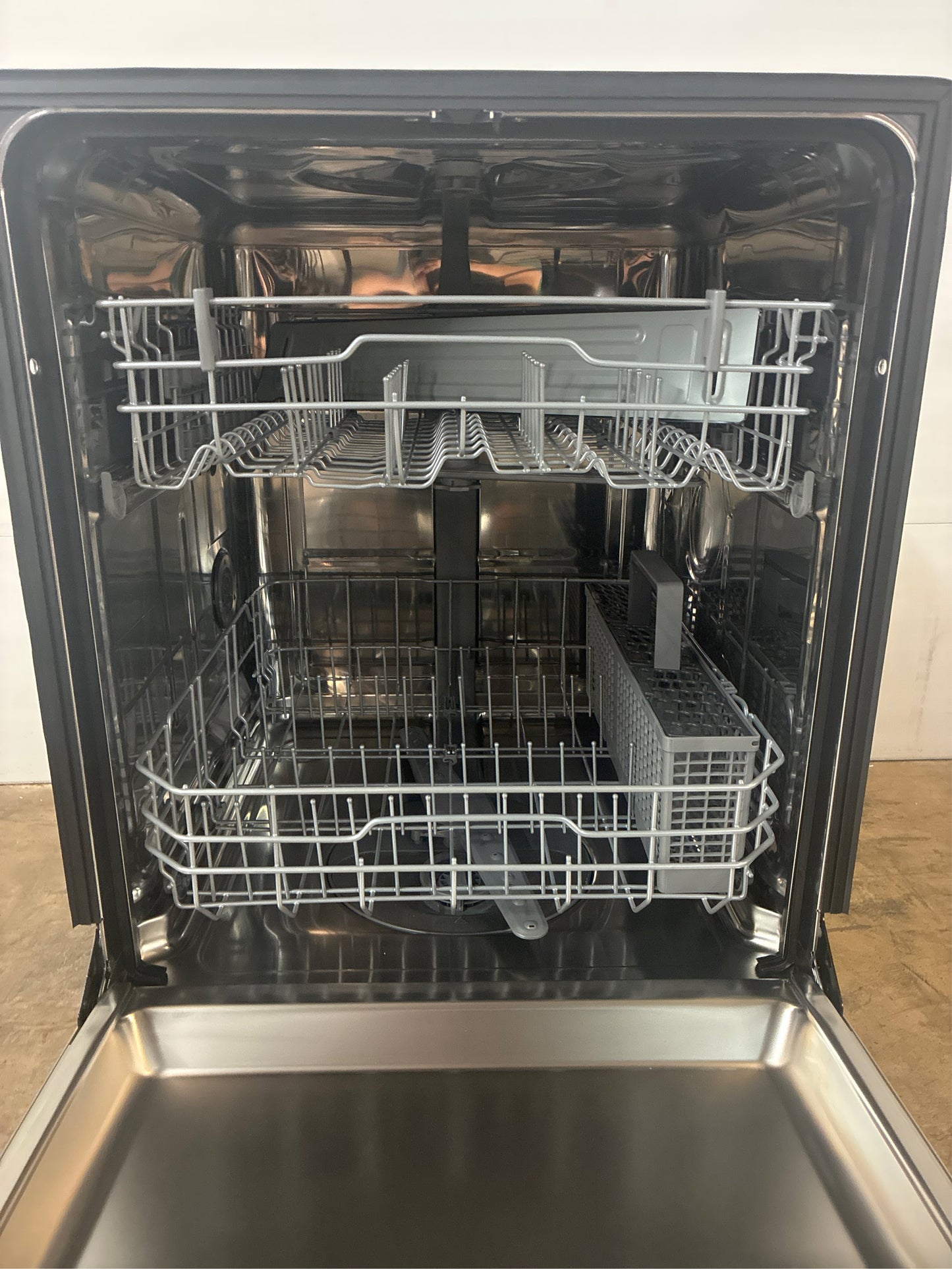 LG 24" Front Control Dishwasher, 52-dBA.