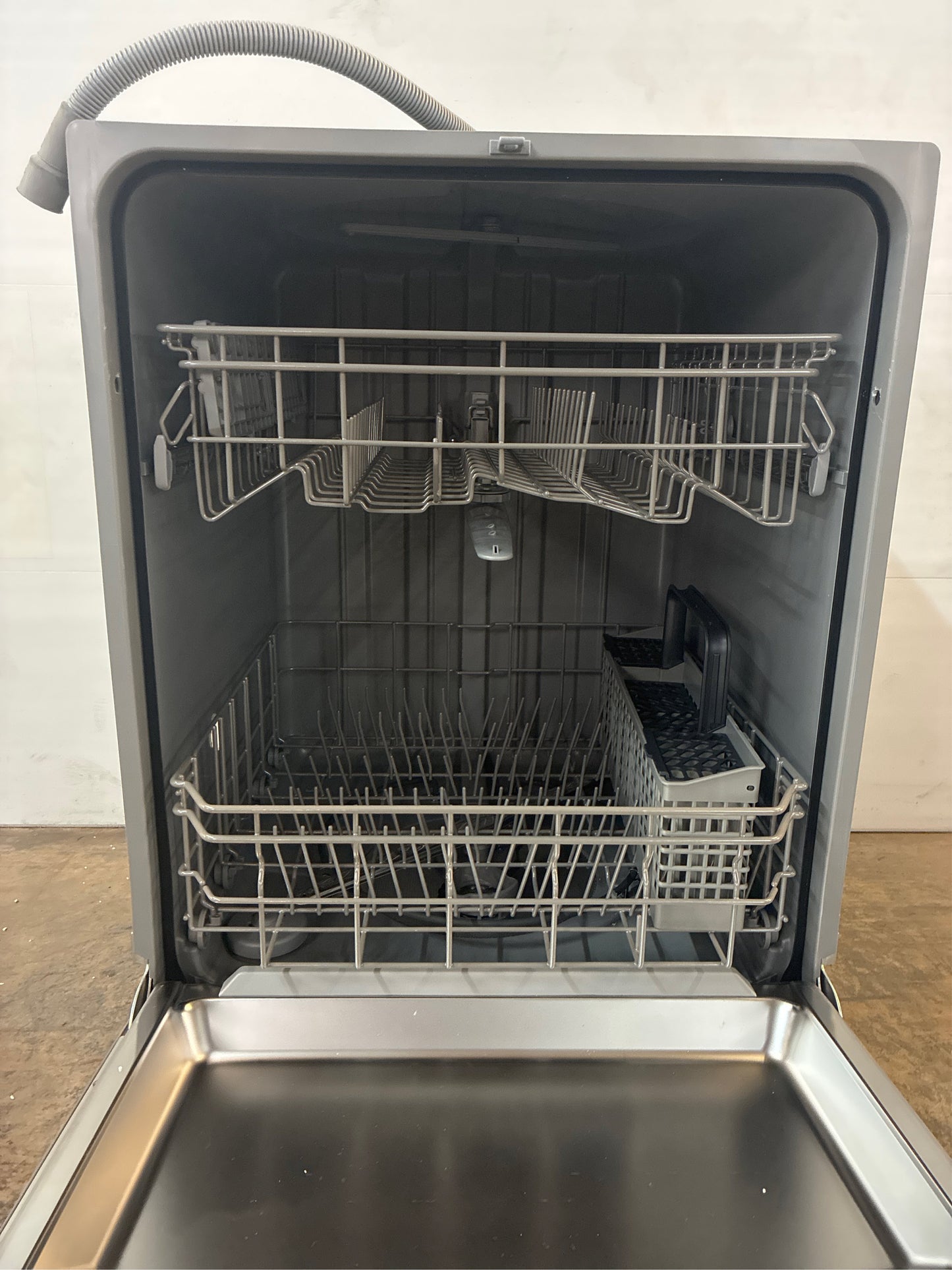 Samsung Fingerprint Resistant Dishwasher with Rack