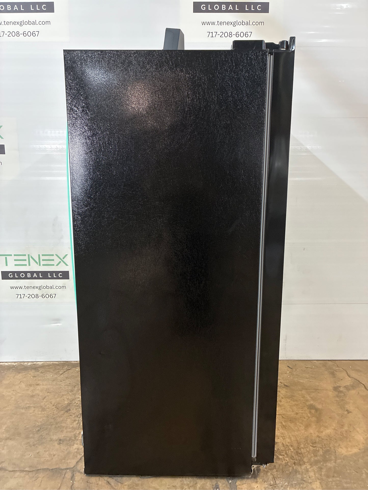 Frigidaire 22.3 cu. ft. 33'' Side by Side Fridge, Black