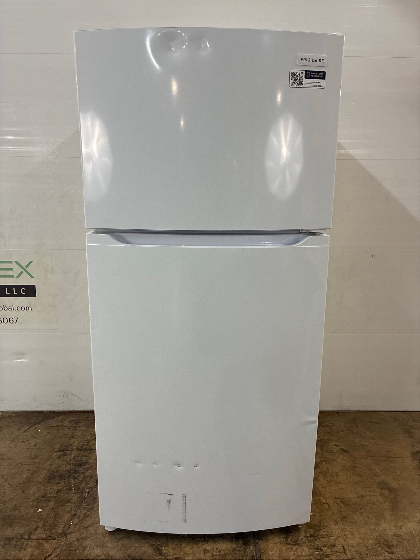 Frigidaire 27.6 in. 14 cu. ft. Top Freezer Refrigerator