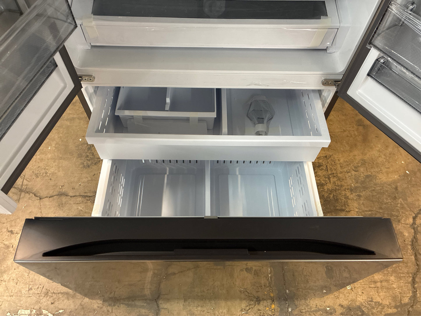 Samsung 32 cu. ft. French Door Refrigerator w Ice Maker SS