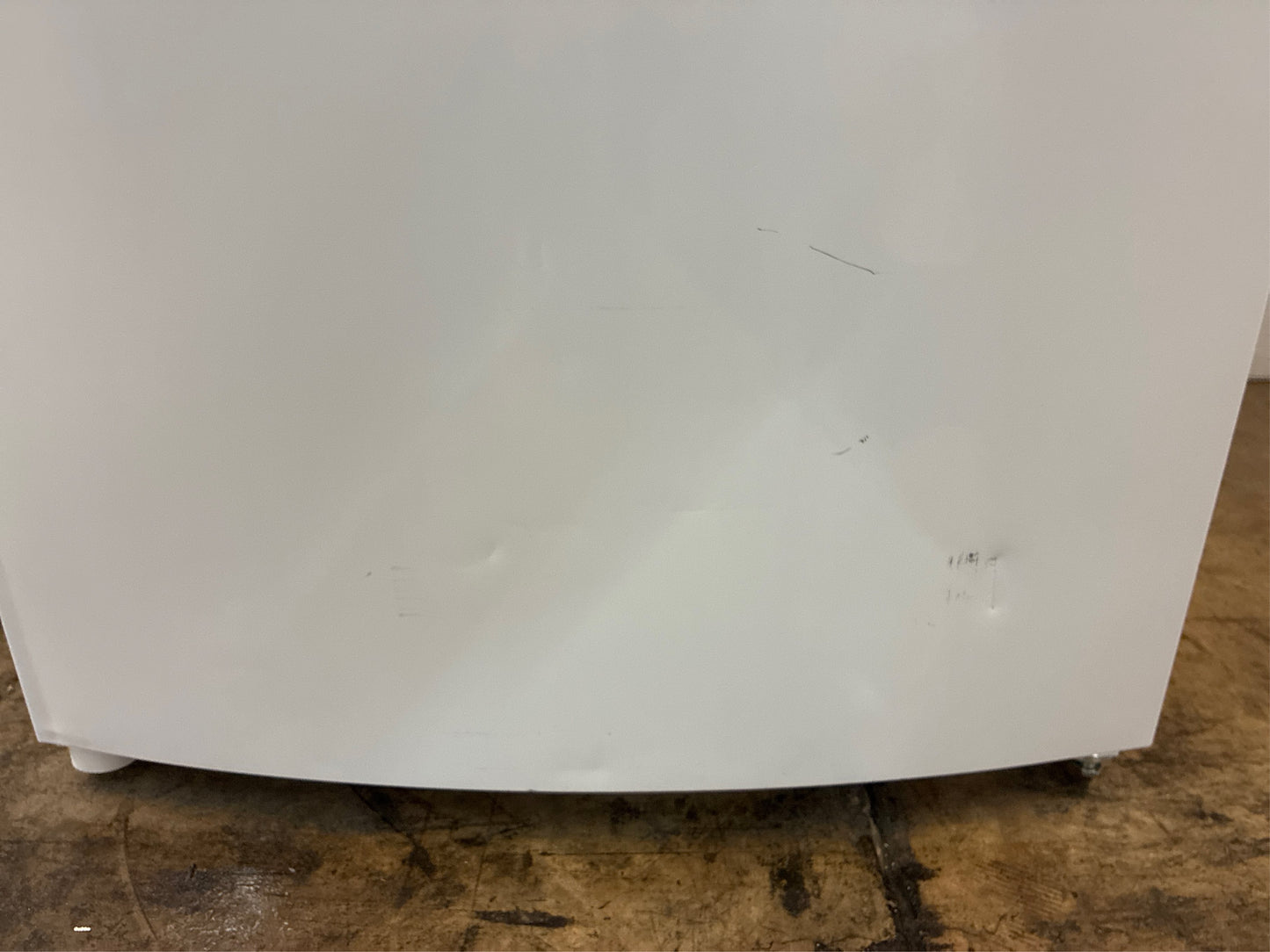 Frigidaire 27.6 in. 13.9 cu. ft. Top Freezer Refrigerator